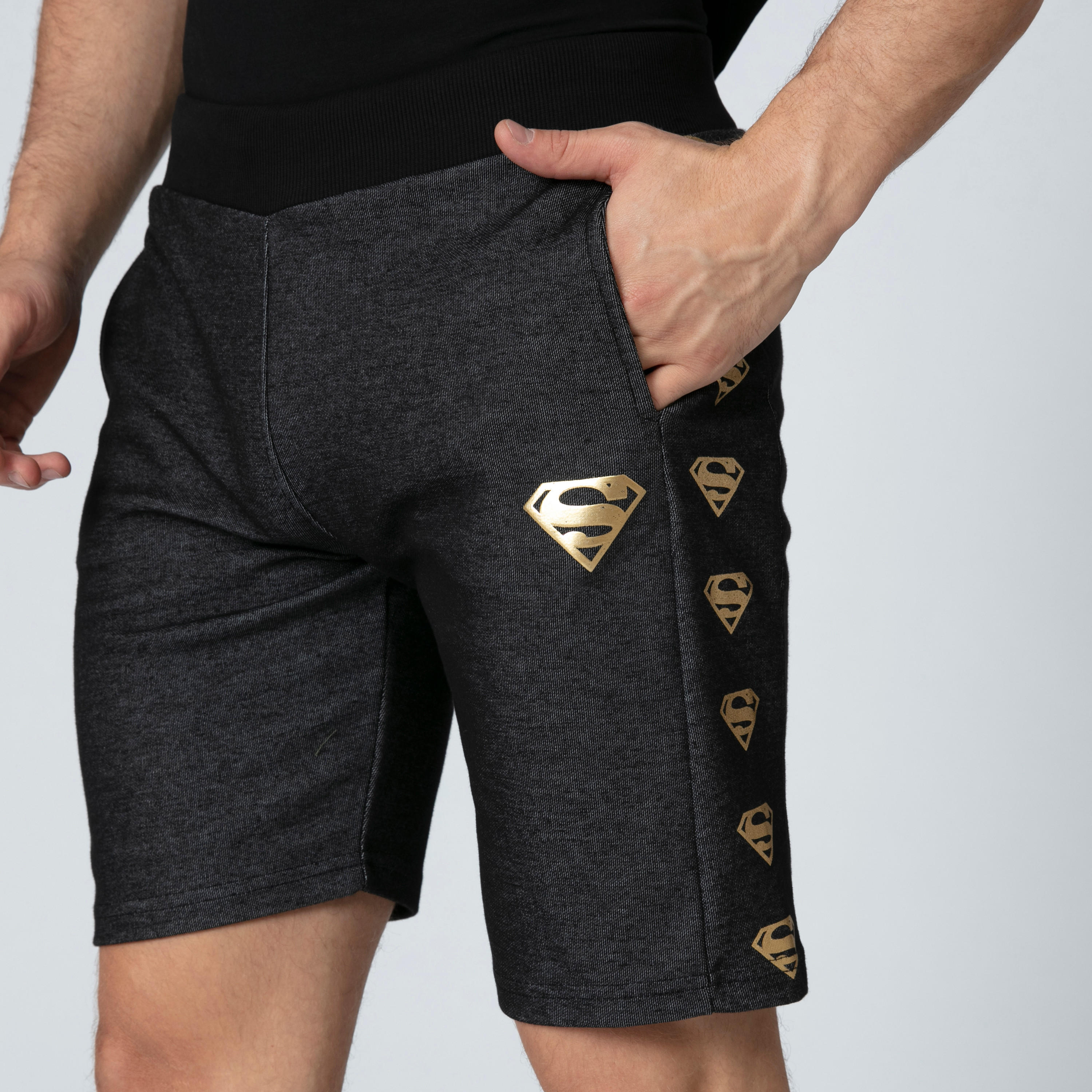 شورت بخصر مطّاطي وجيوب بطبعة سوبر مان-men-clothing-bottoms-shorts-image-5