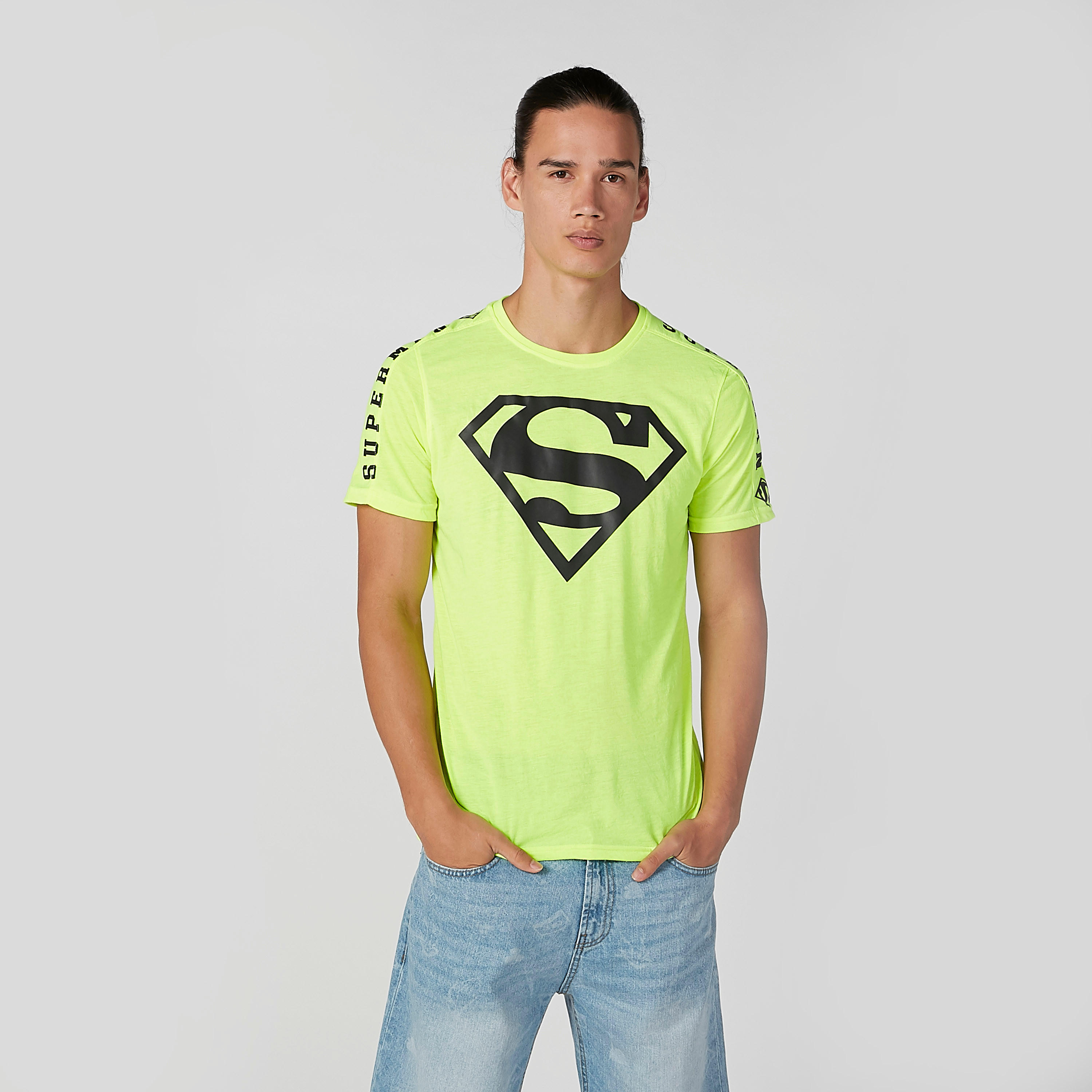 تيشيرت بياقة مستديرة وأكمام قصيرة وطبعات سوبرمان-men-clothing-tshirtsandpolos-tshirts-image-1