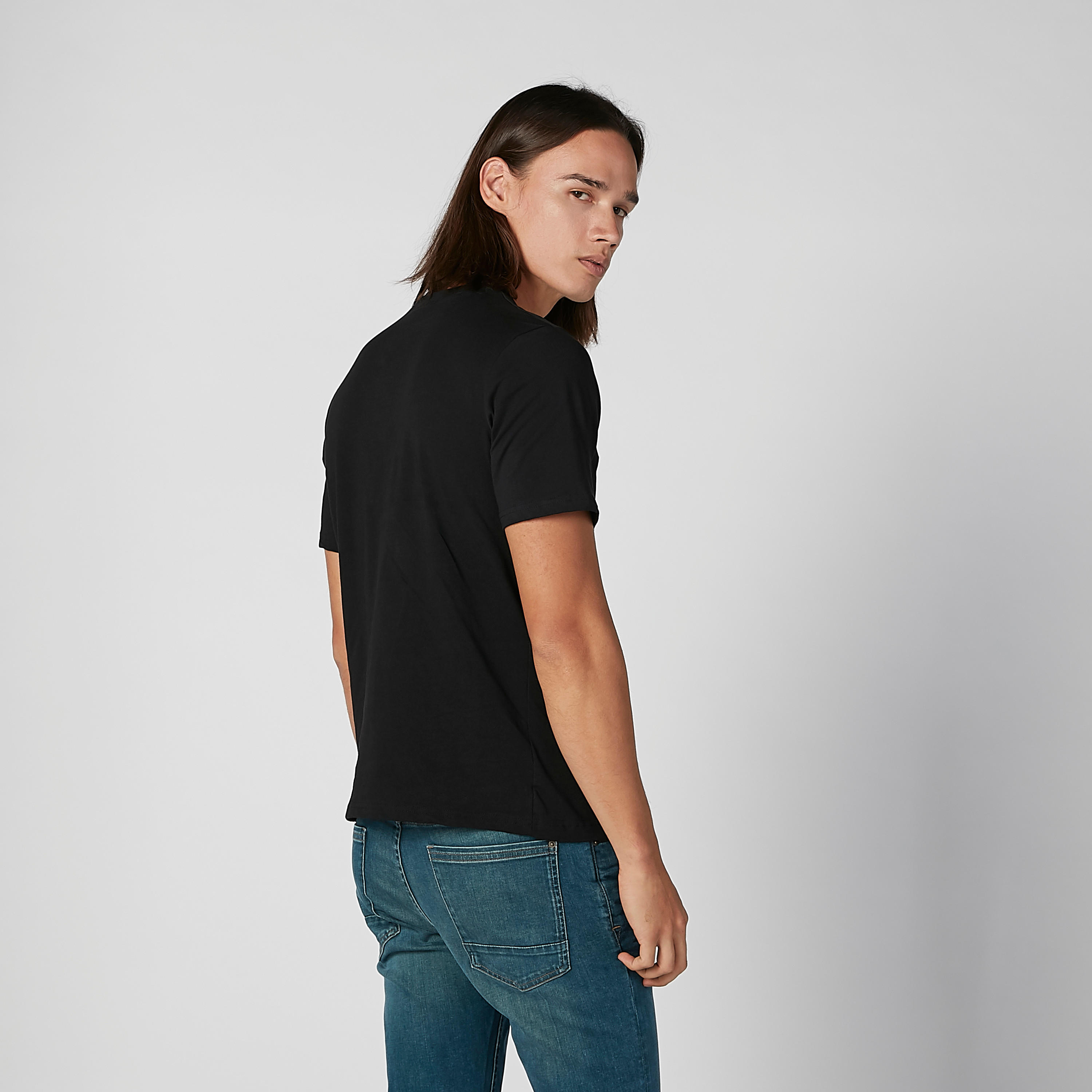 تيشيرت بياقة مستديرة وأكمام قصيرة وطبعات آيرون مان-men-clothing-tshirtsandpolos-tshirts-image-3