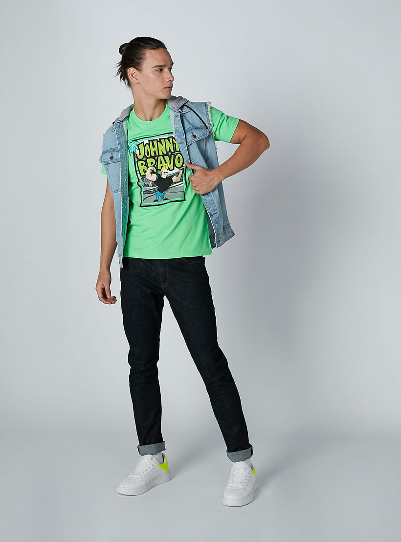 تيشيرت بياقة مستديرة وأكمام قصيرة وطبعات جوني برافو-men-clothing-tshirtsandpolos-tshirts-image-2