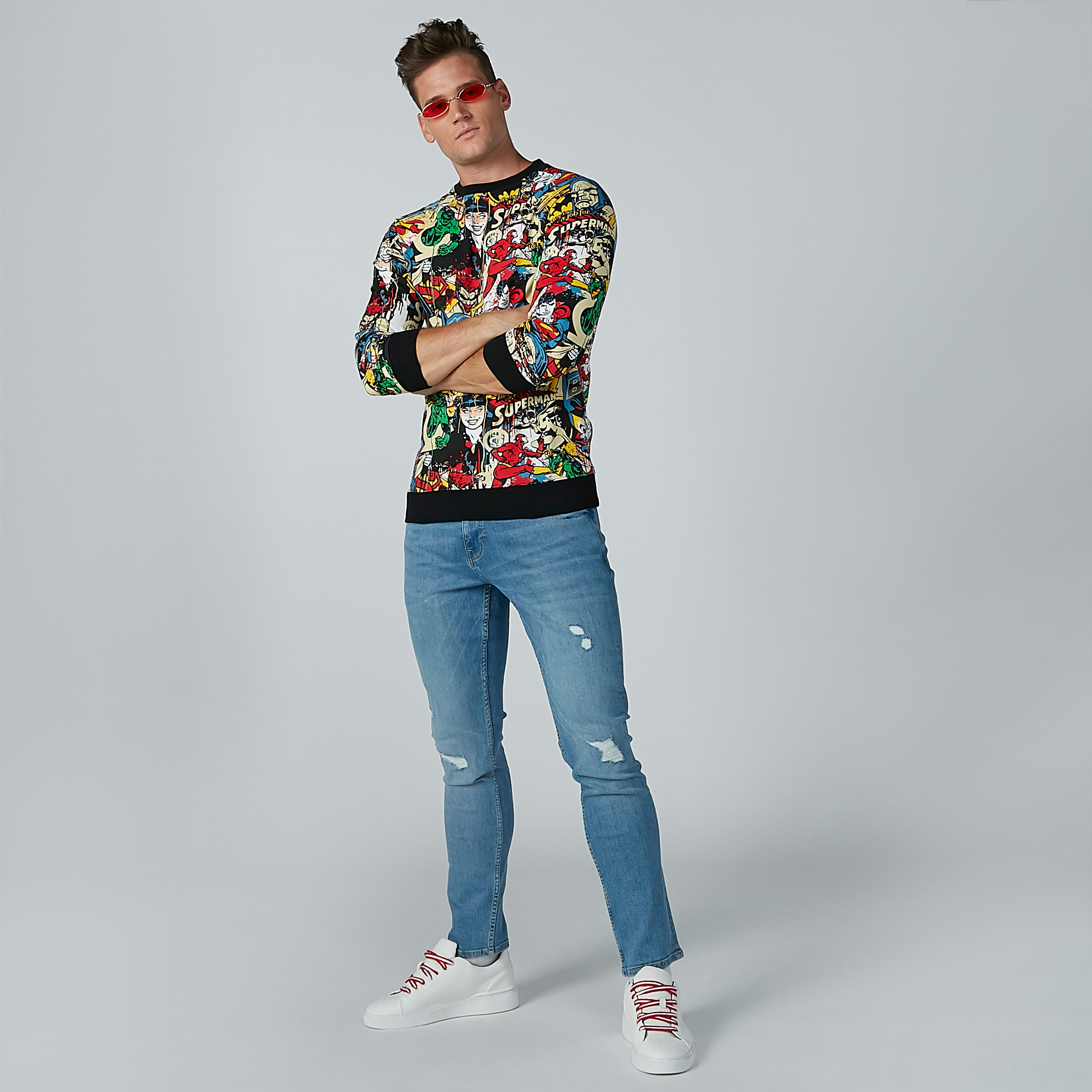 تيشيرت بياقة مستديرة وأكمام طويلة وطبعات جاستيس ليج-men-clothing-tshirtsandpolos-tshirts-image-2