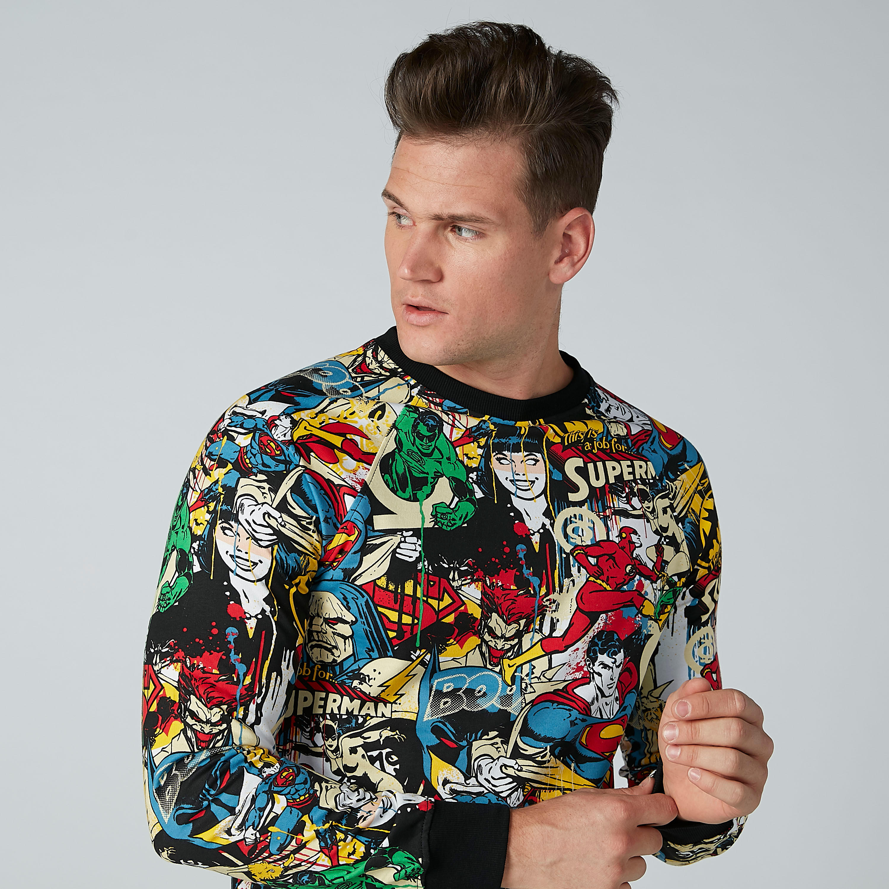 تيشيرت بياقة مستديرة وأكمام طويلة وطبعات جاستيس ليج-men-clothing-tshirtsandpolos-tshirts-image-3
