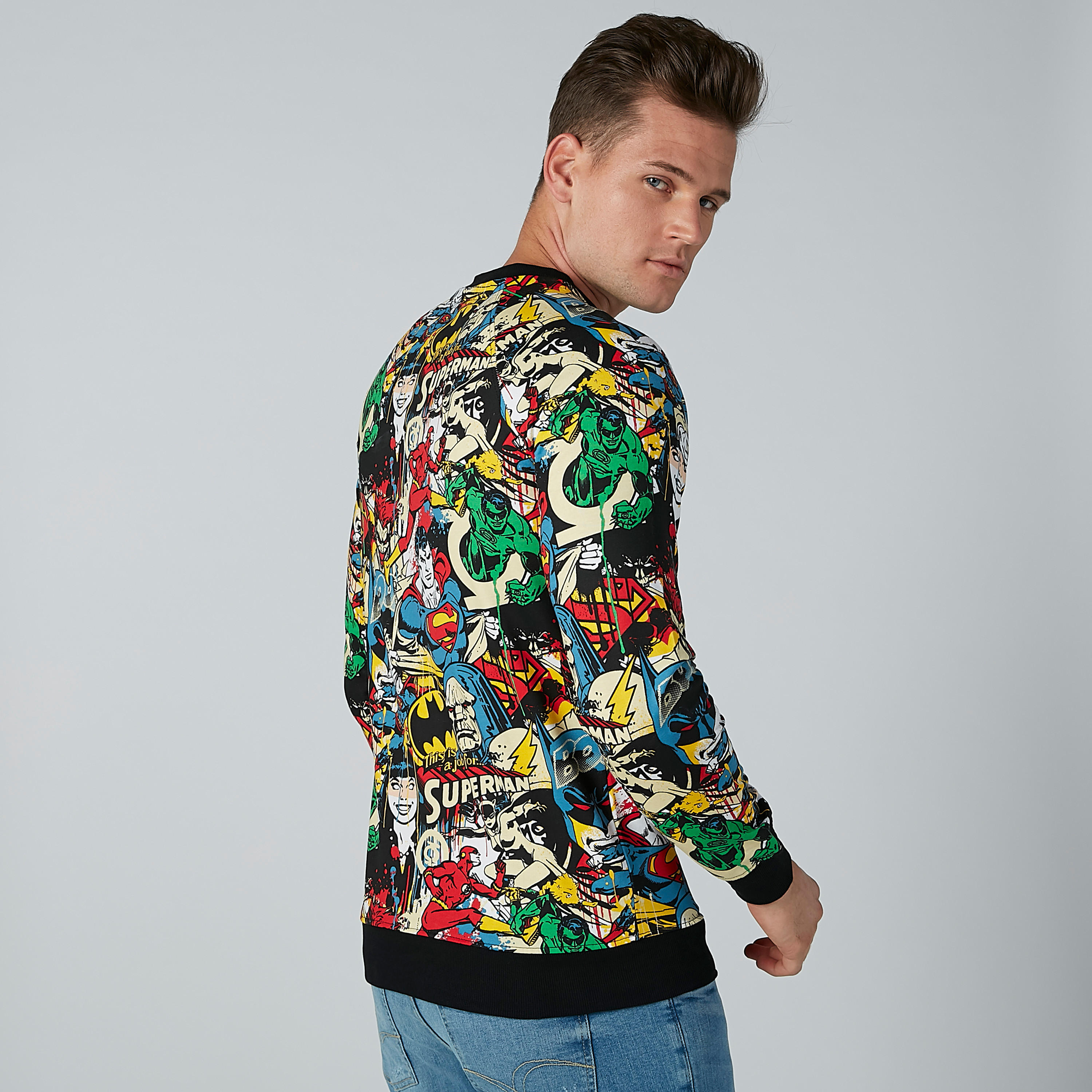 تيشيرت بياقة مستديرة وأكمام طويلة وطبعات جاستيس ليج-men-clothing-tshirtsandpolos-tshirts-image-4