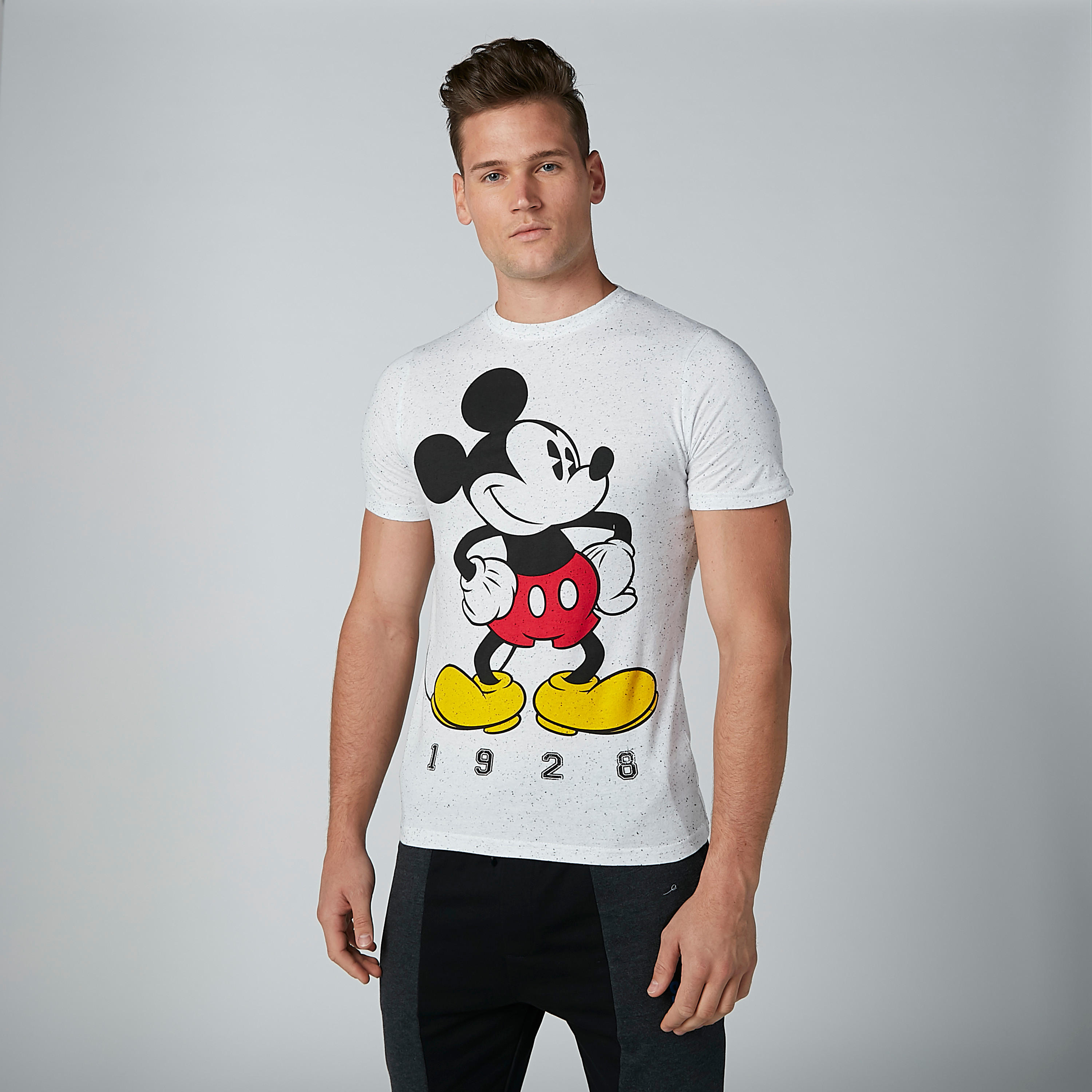 تيشيرت بياقة ضيّقة وأكمام قصيرة وطبعات ميكي ماوس-men-clothing-tshirtsandpolos-tshirts-image-1