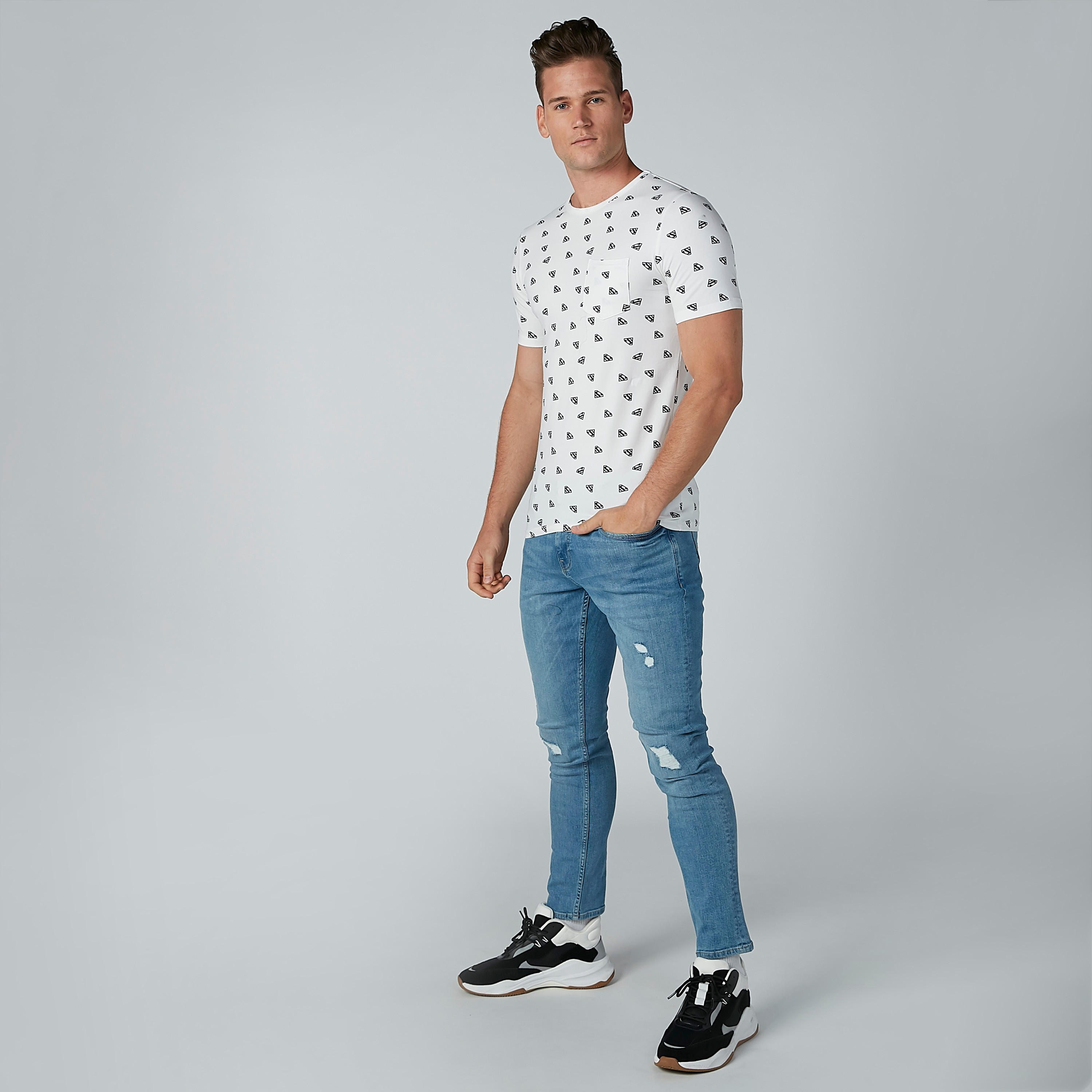 تيشيرت بياقة مستديرة وأكمام قصيرة وطبعات سوبرمان-men-clothing-tshirtsandpolos-tshirts-image-2