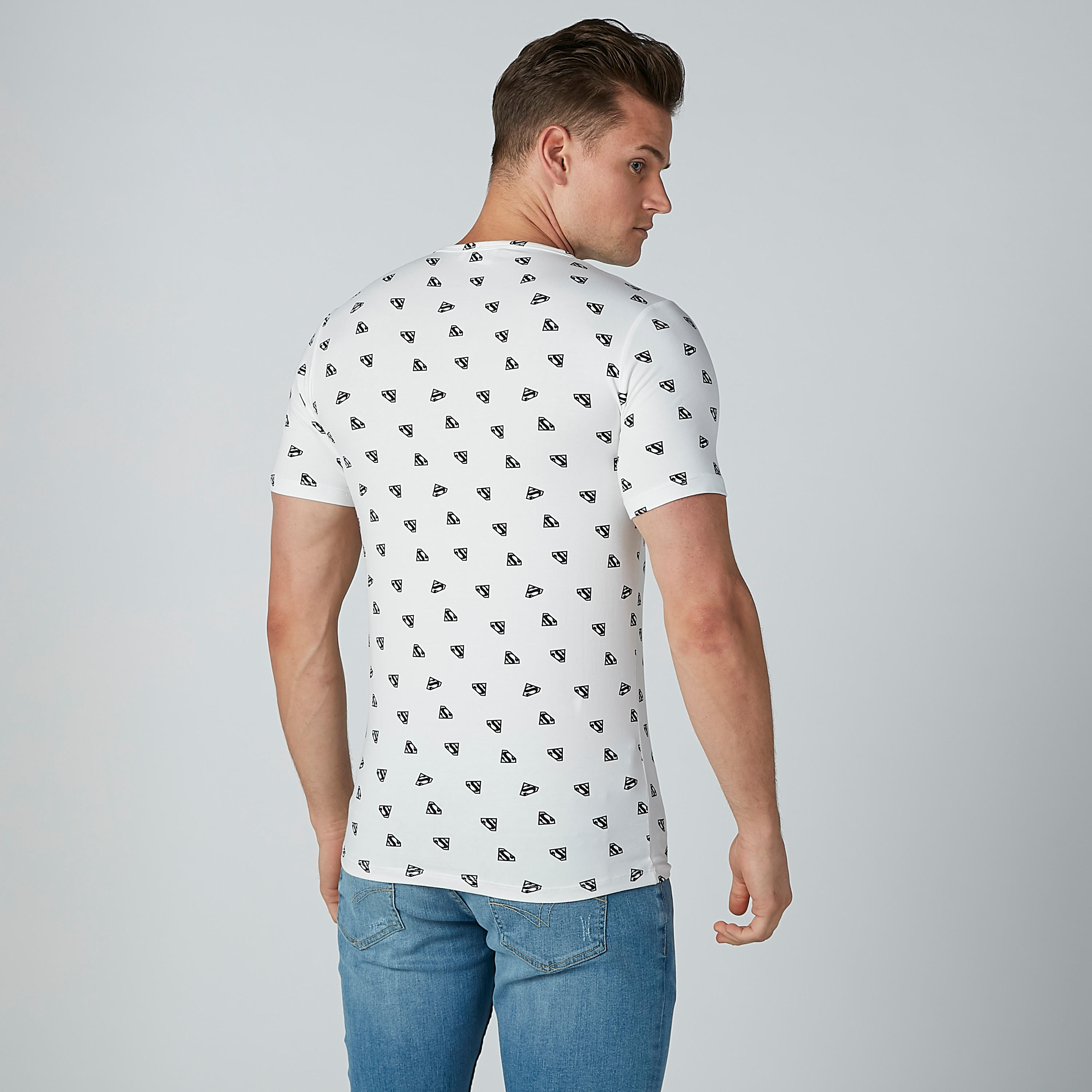 تيشيرت بياقة مستديرة وأكمام قصيرة وطبعات سوبرمان-men-clothing-tshirtsandpolos-tshirts-image-4
