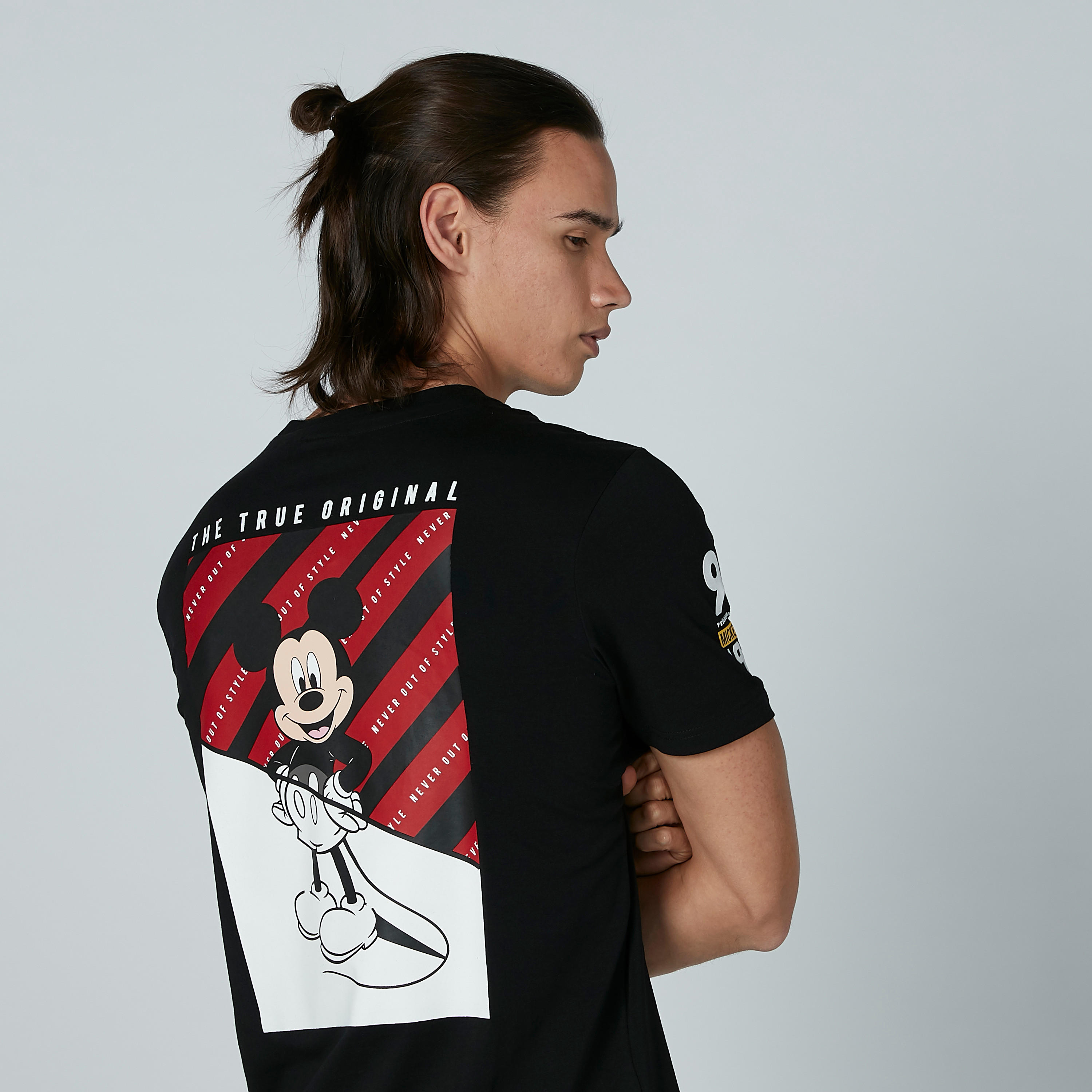 تيشيرت مستدام مستدام بياقة ضيّقة وطبعات ميكي ماوس -men-clothing-tshirtsandpolos-tshirts-image-2
