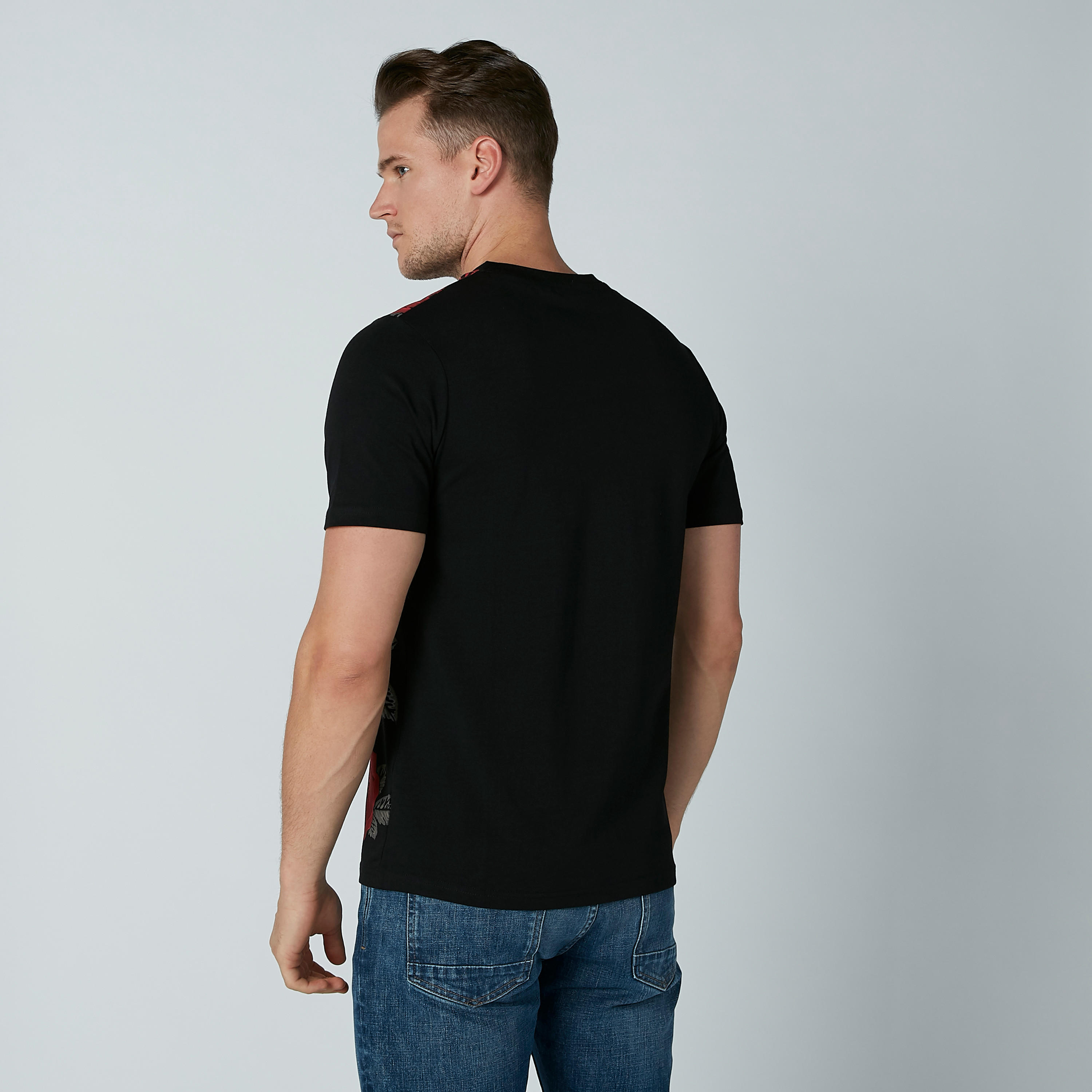 تيشيرت مستدام بأكمام قصيرة وطبعات ميكي ماوس -men-clothing-tshirtsandpolos-tshirts-image-3