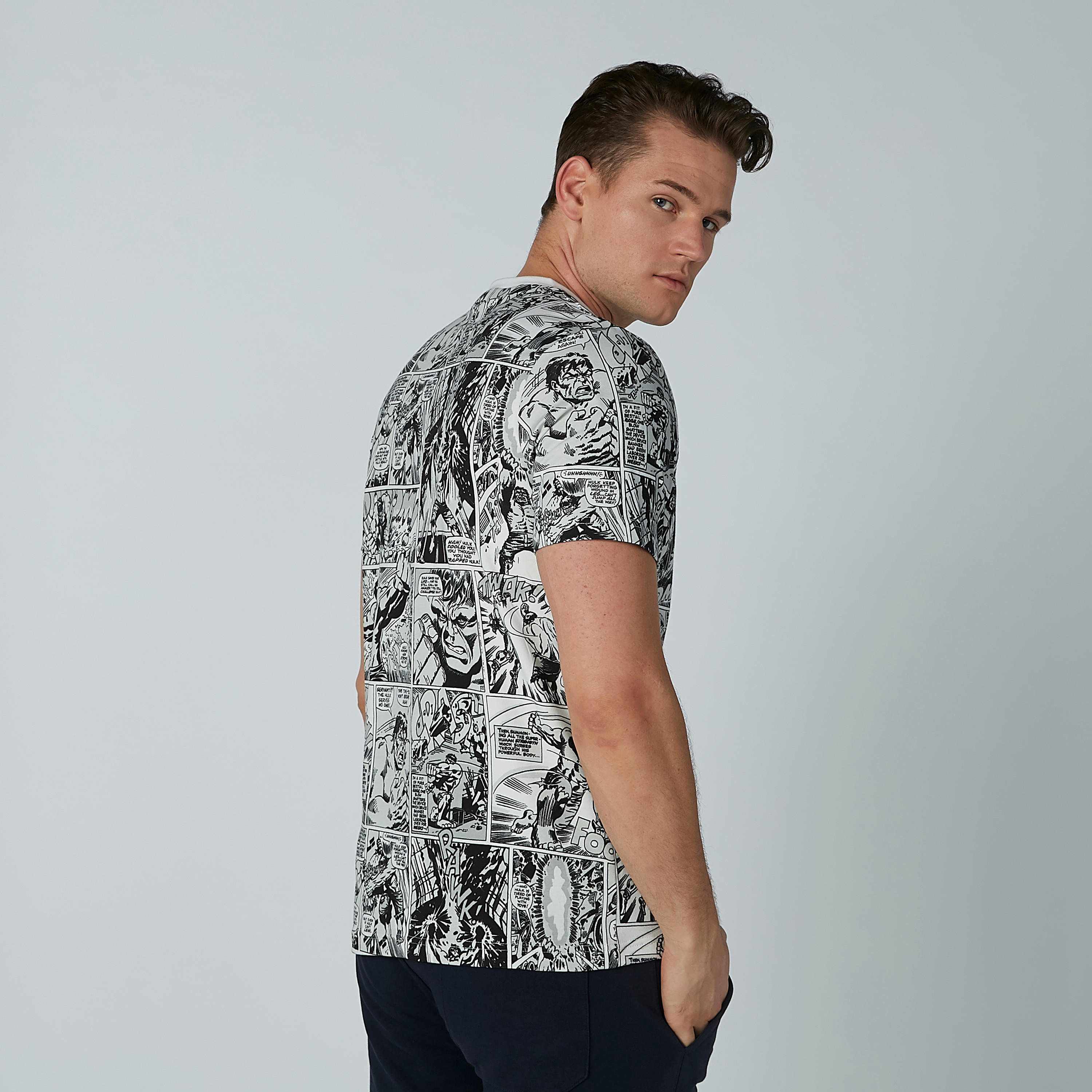 تيشيرت مستدام سليم بياقة ضيّقة وطبعات هالك -men-clothing-tshirtsandpolos-tshirts-image-2