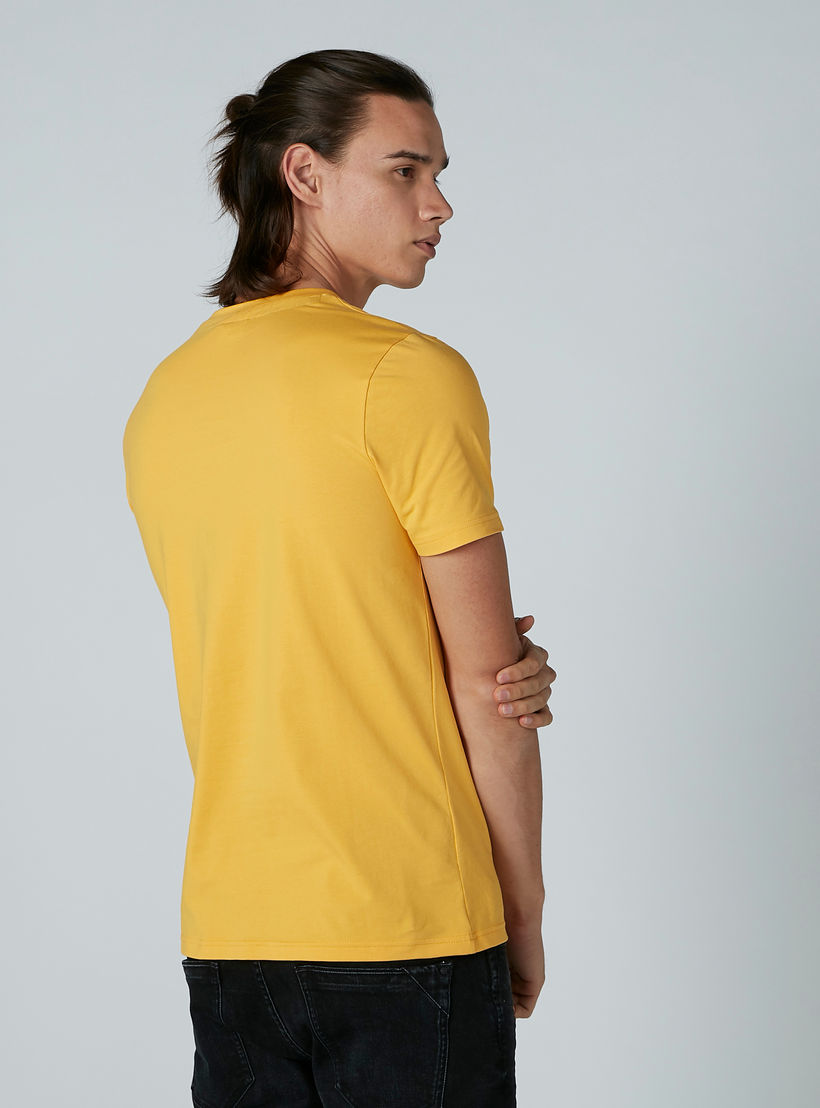 تيشيرت بأكمام قصيرة وياقة مستديرة وطبعات باتمان-men-clothing-tshirtsandpolos-tshirts-image-3