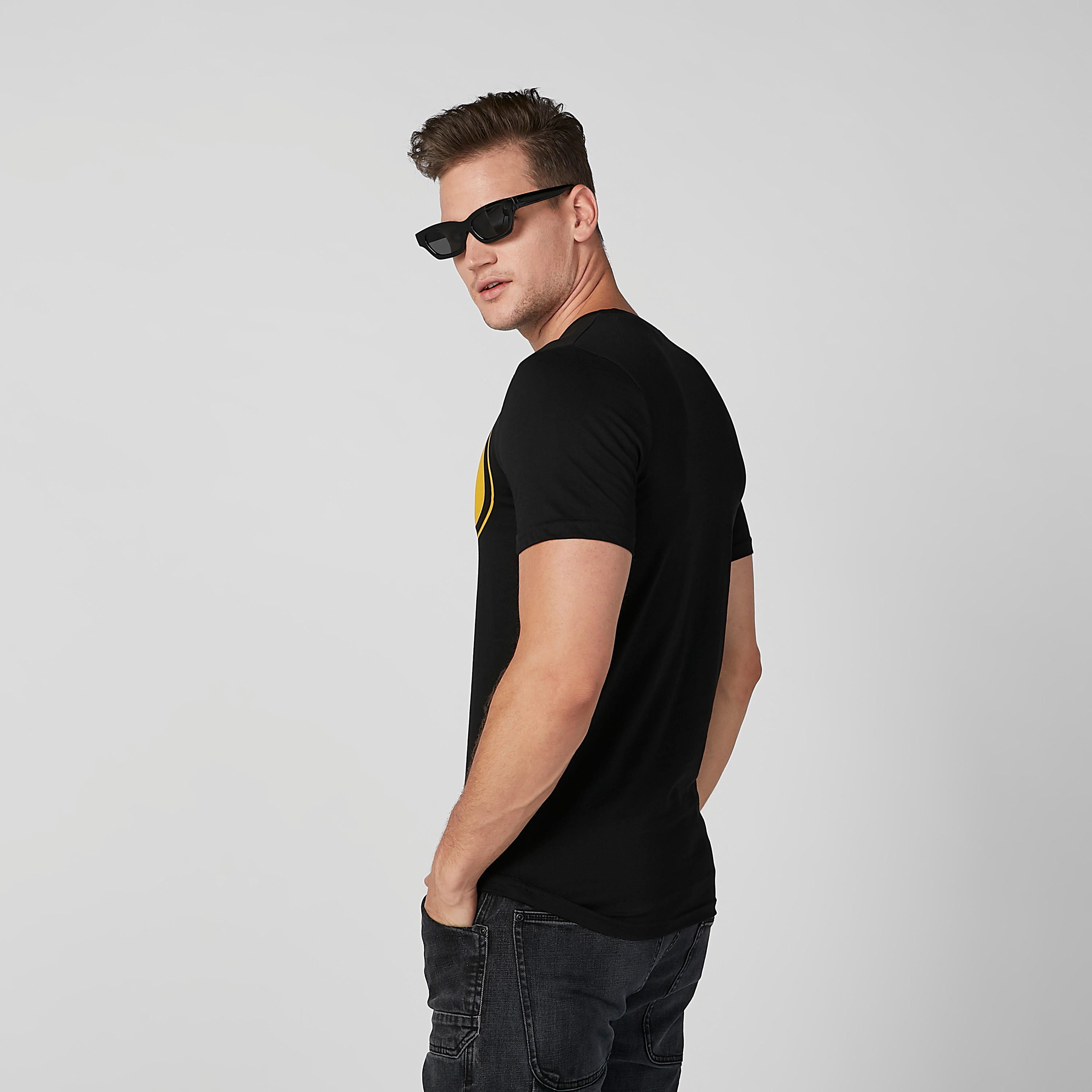 تيشيرت مستدام سليم بياقة ضيّقة وطبعات باتمان -men-clothing-tshirtsandpolos-tshirts-image-4