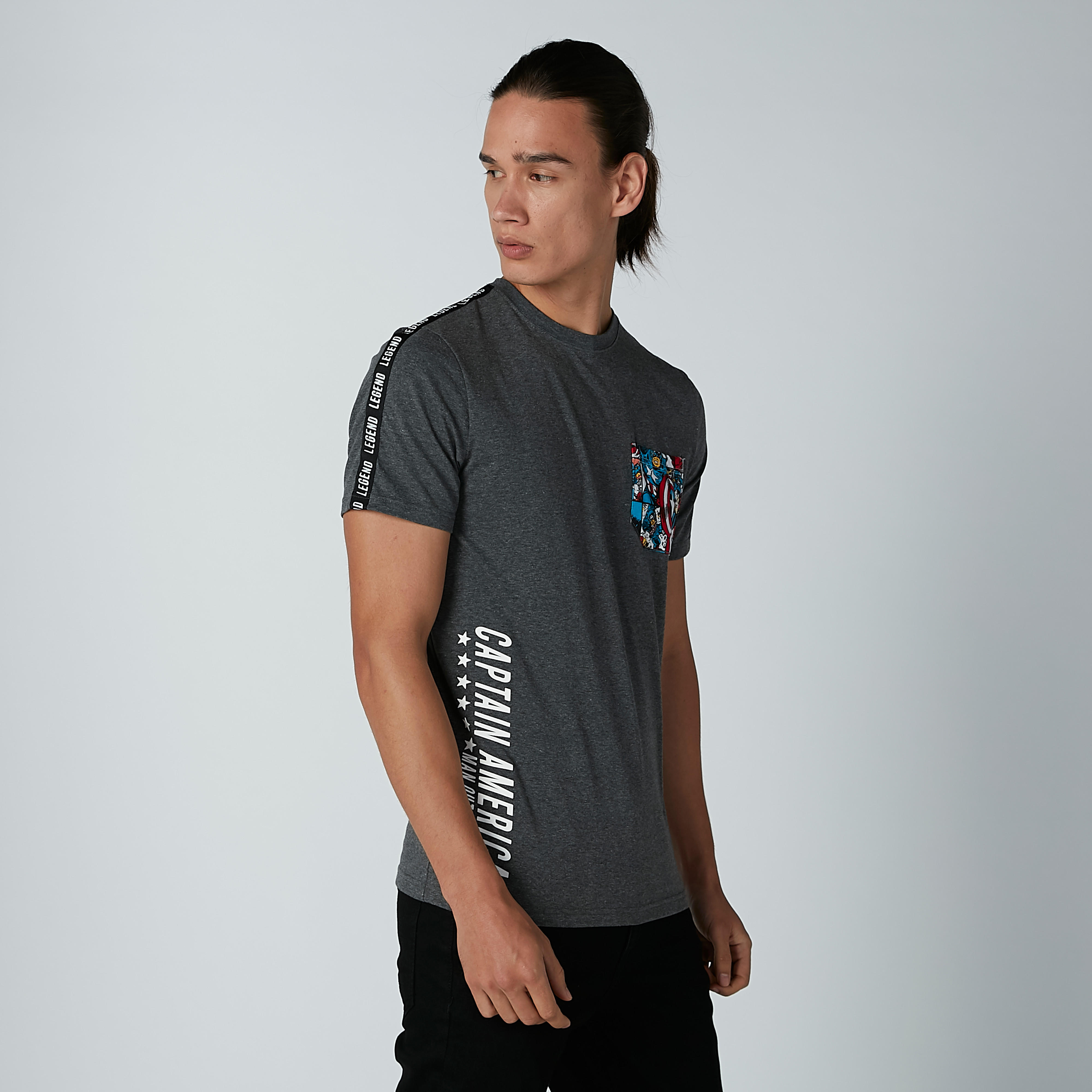 تيشيرت بياقة مستديرة وأكمام قصيرة وطبعات كابتن أمريكا-men-clothing-tshirtsandpolos-tshirts-image-1