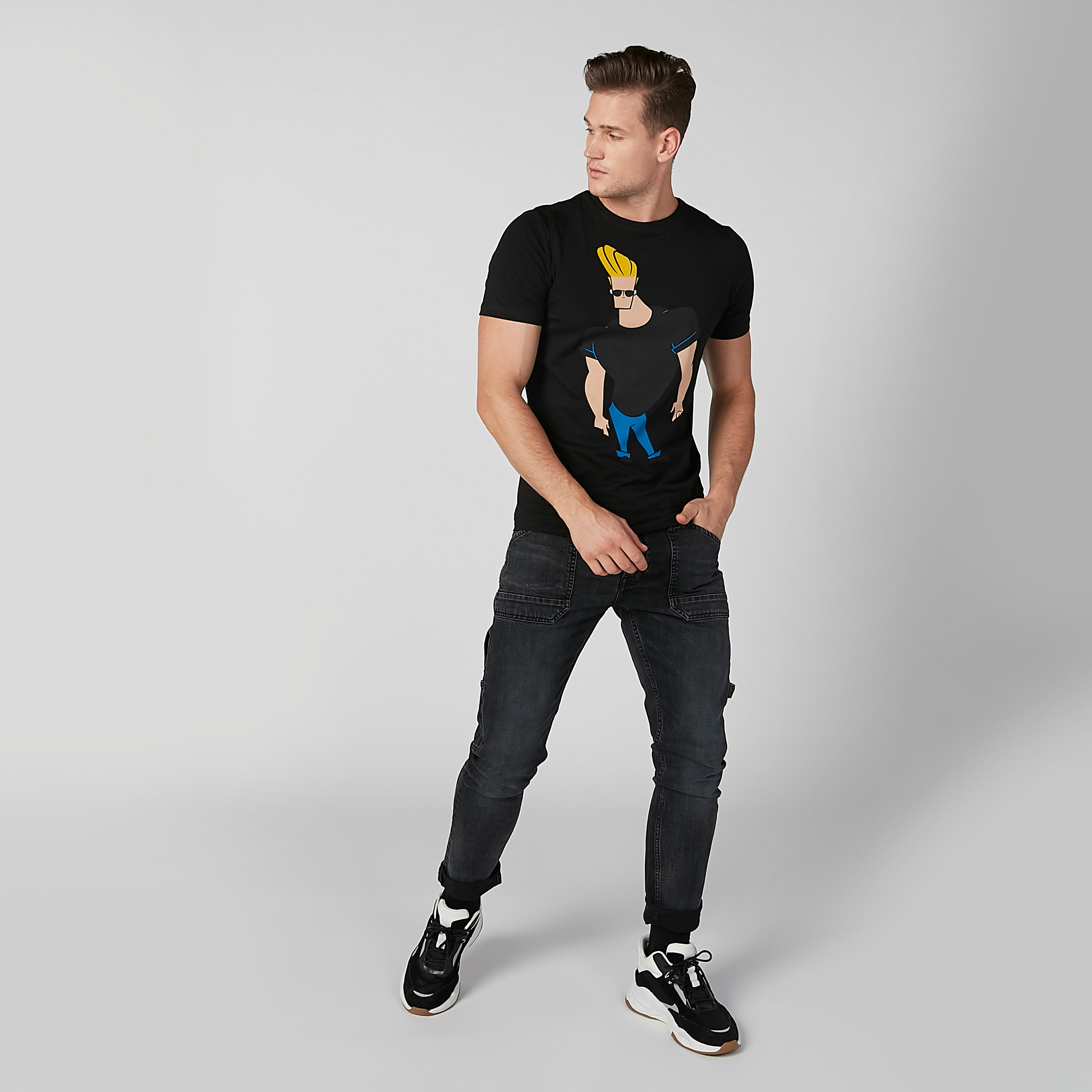 تيشيرت مستدام سليم بياقة ضيّقة وطبعات جوني برافو -men-clothing-tshirtsandpolos-tshirts-image-2