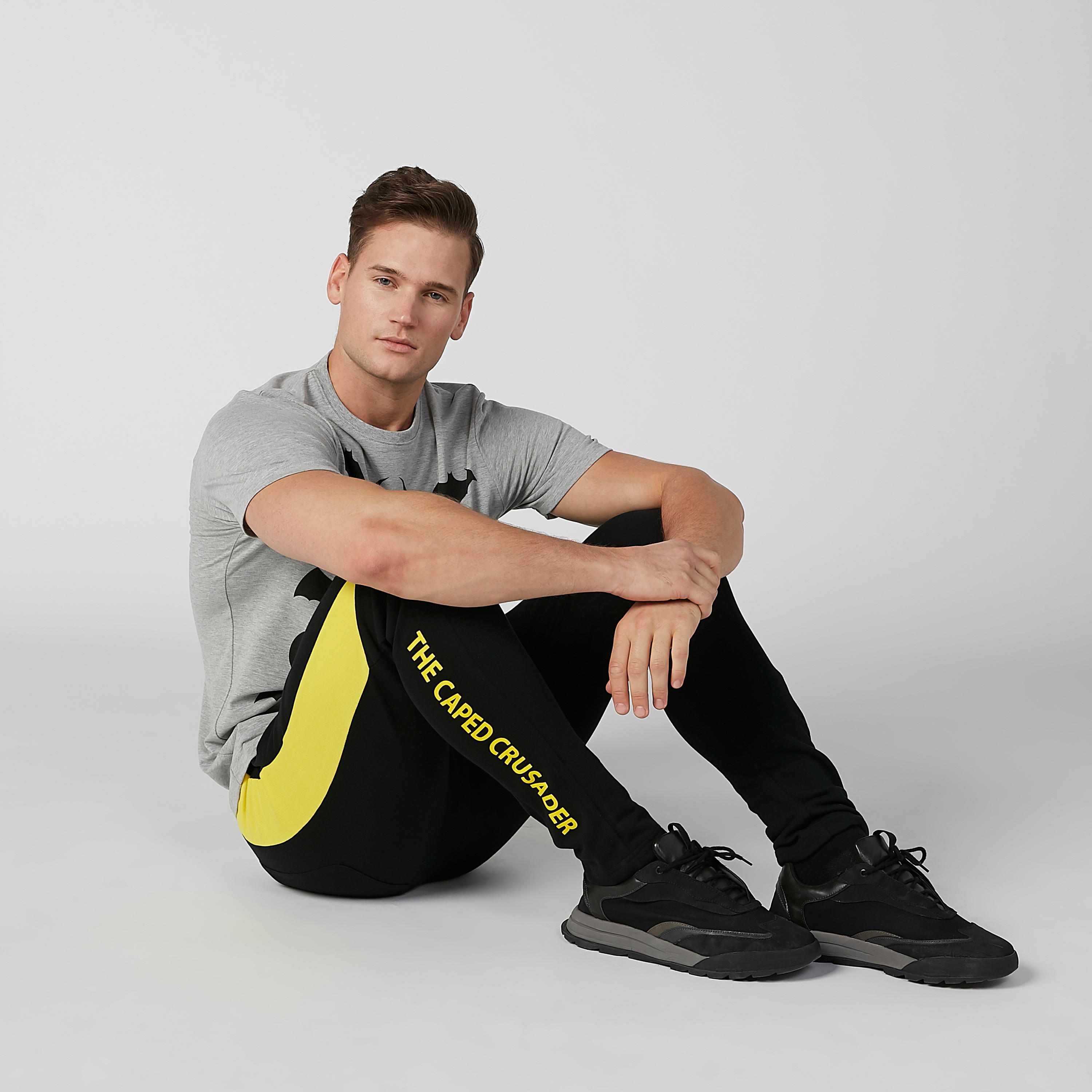تيشيرت مستدام بقصّة سليم وياقة ضيّقة وطبعات باتمان-men-clothing-tshirtsandpolos-tshirts-image-2