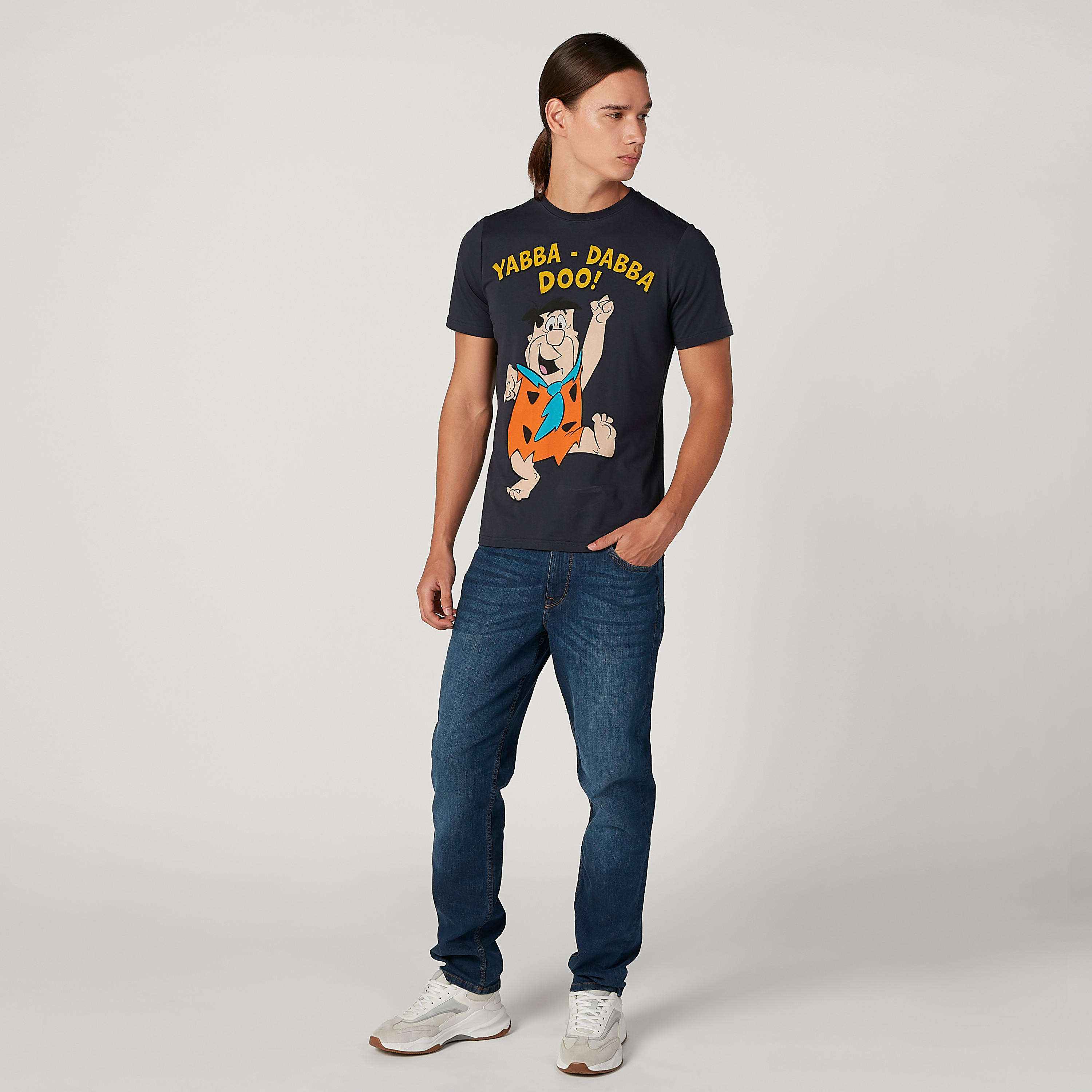 تيشيرت مستدام سليم بياقة ضيقة وطبعات فلينستون-men-clothing-tshirtsandpolos-tshirts-image-2