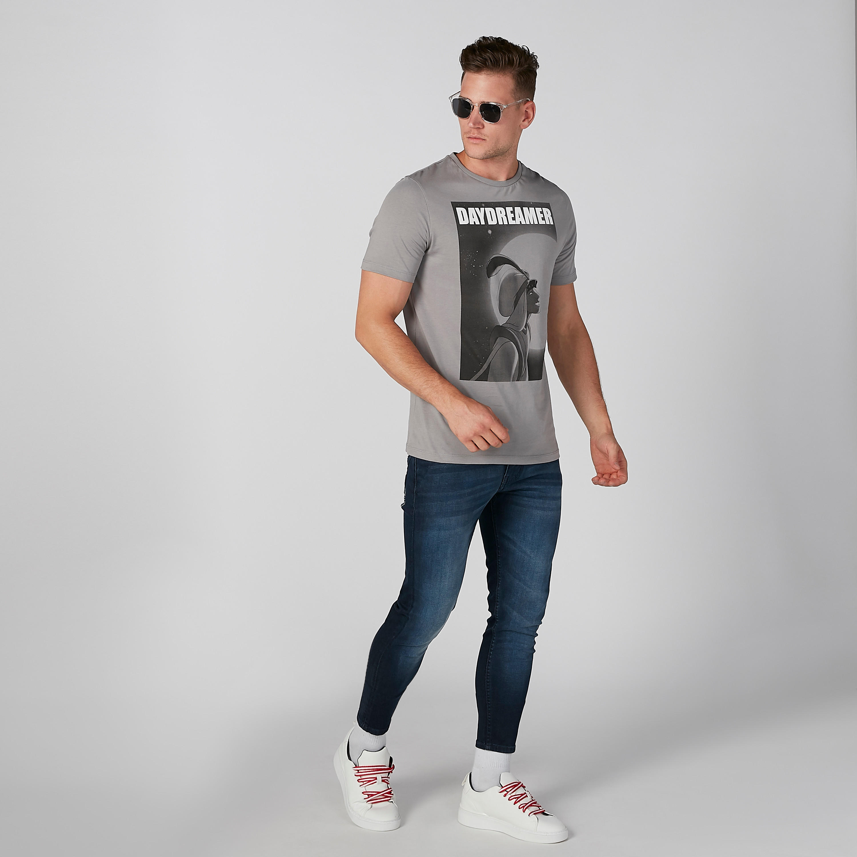 تيشيرت مستدام بقصّة سليم وياقة ضيّقة وطبعات علاء الدين -men-clothing-tshirtsandpolos-tshirts-image-1