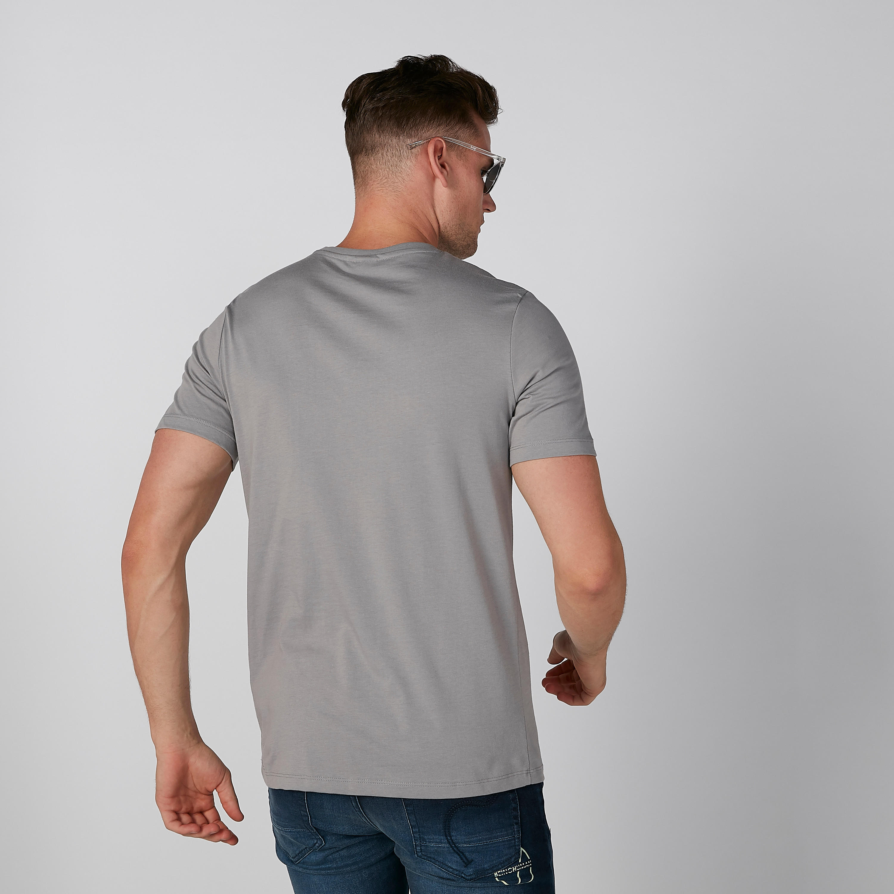تيشيرت مستدام بقصّة سليم وياقة ضيّقة وطبعات علاء الدين -men-clothing-tshirtsandpolos-tshirts-image-2