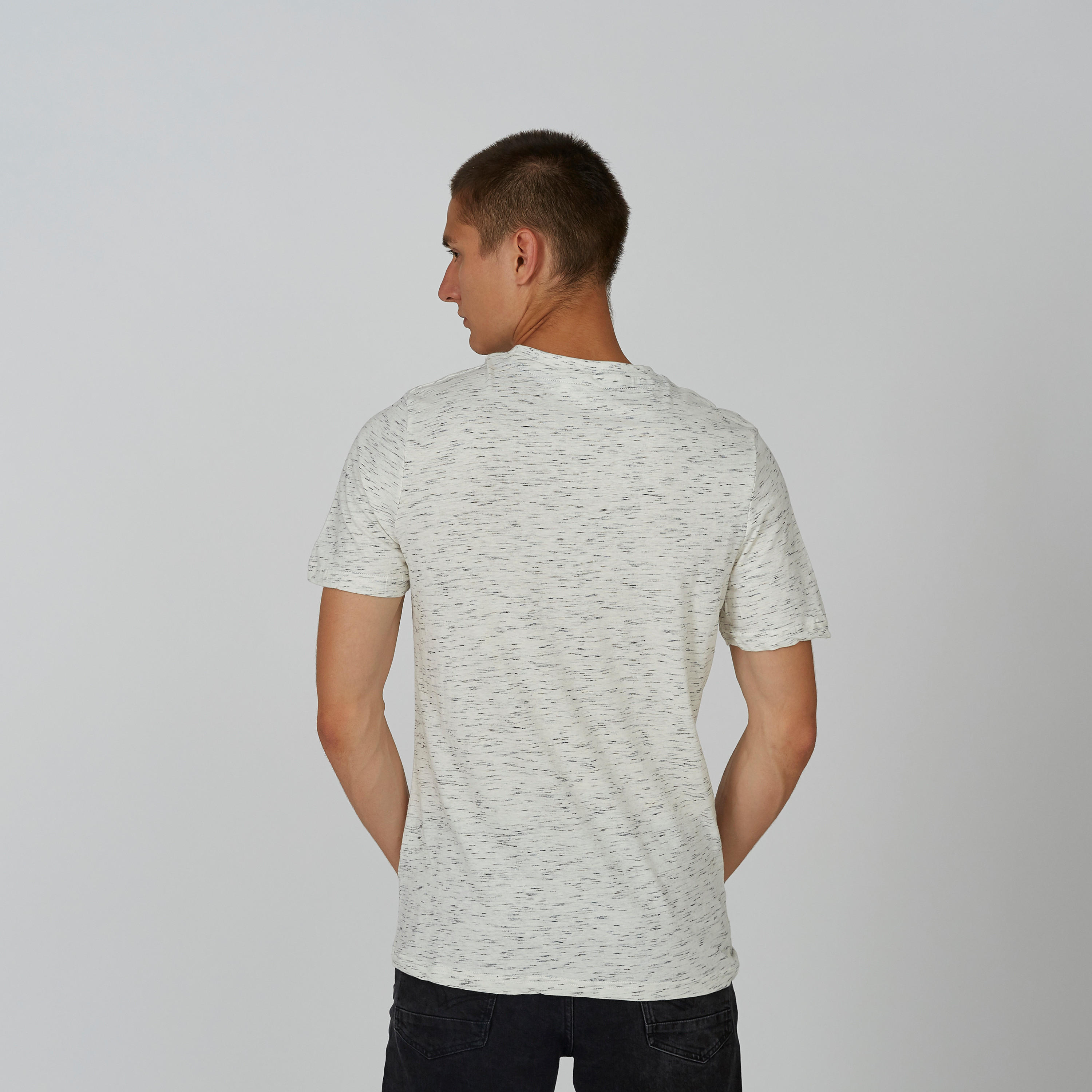 تيشيرت مستدام بقصّة سليم وطبعات-men-clothing-tshirtsandpolos-tshirts-image-3
