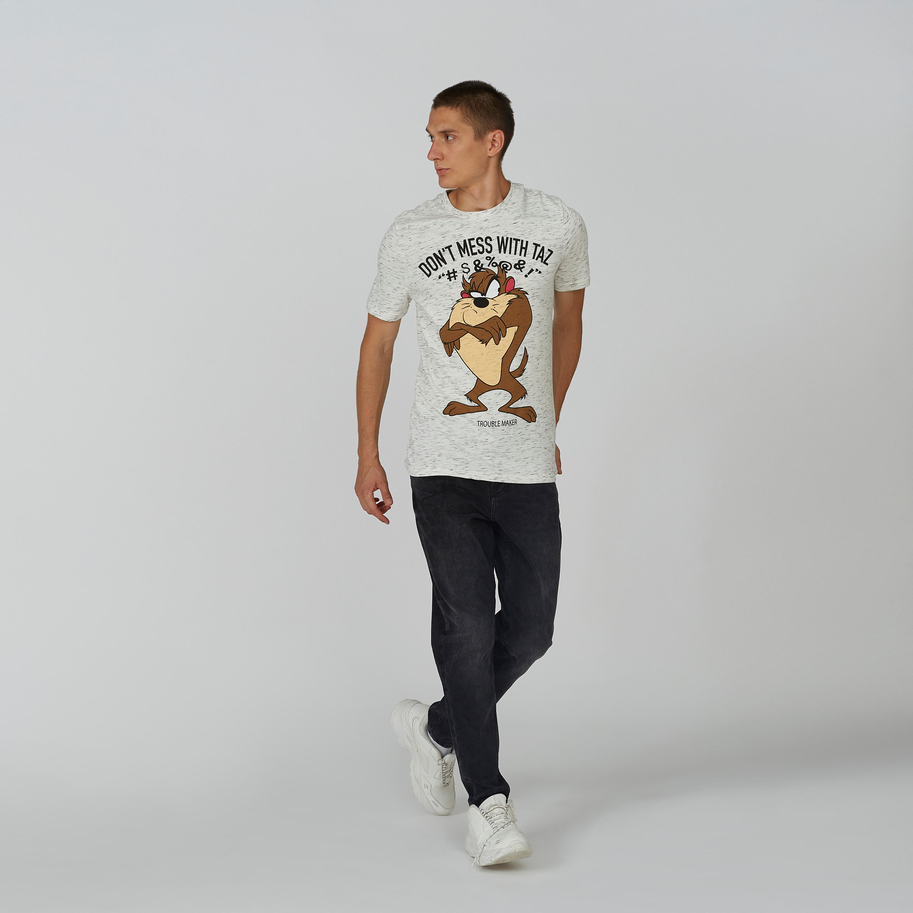 تيشيرت مستدام بقصّة سليم وطبعات-men-clothing-tshirtsandpolos-tshirts-image-4