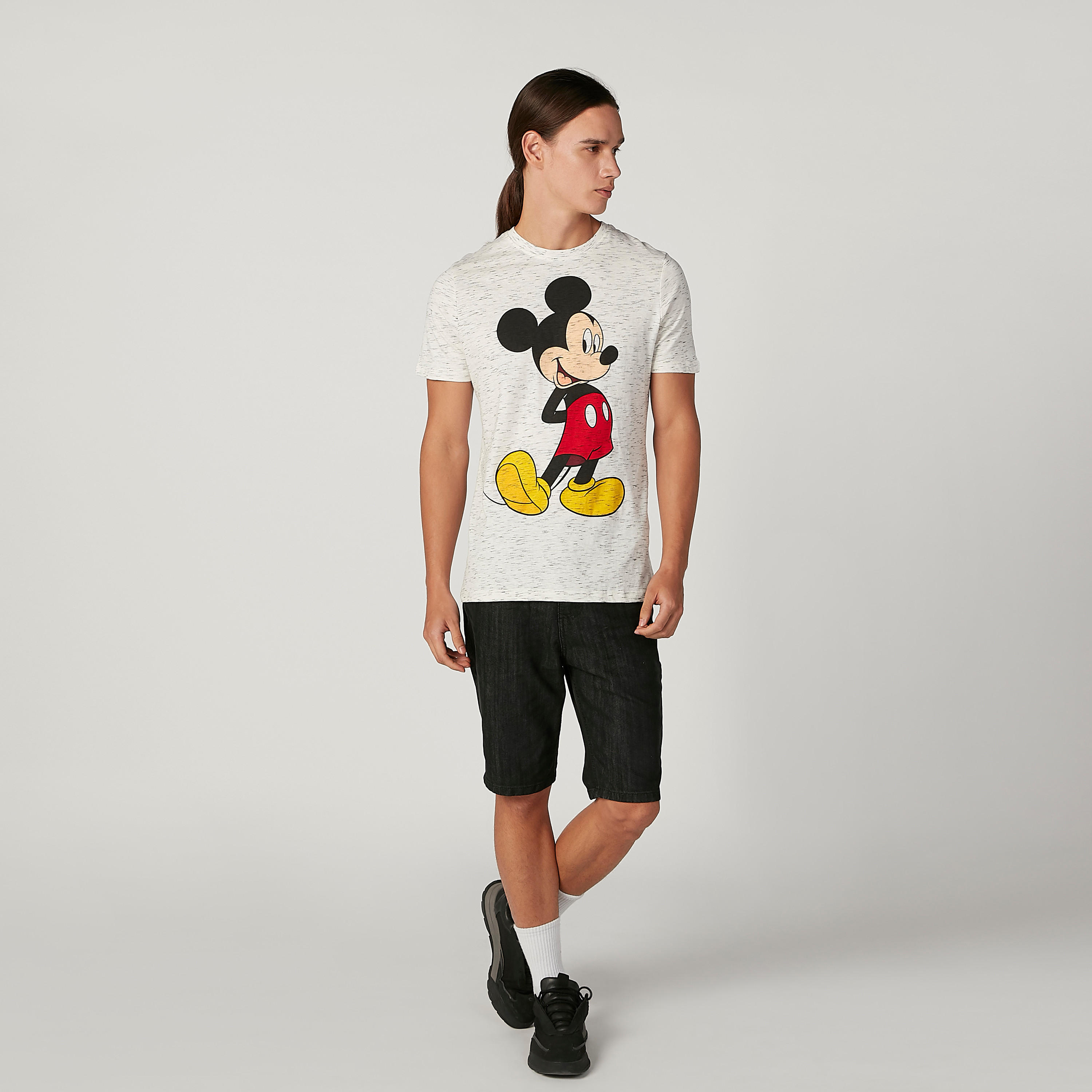 تيشيرت مستدام سليم بياقة ضيّقة وطبعات ميكي ماوس -men-clothing-tshirtsandpolos-tshirts-image-3