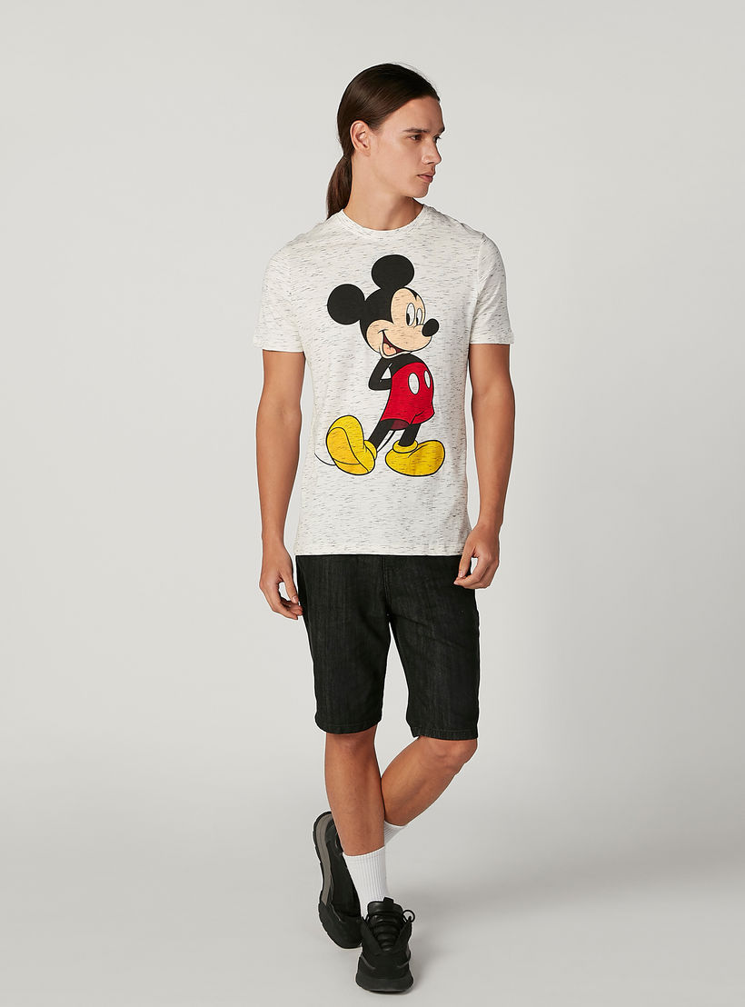 تيشيرت مستدام سليم بياقة ضيّقة وطبعات ميكي ماوس -men-clothing-tshirtsandpolos-tshirts-image-3