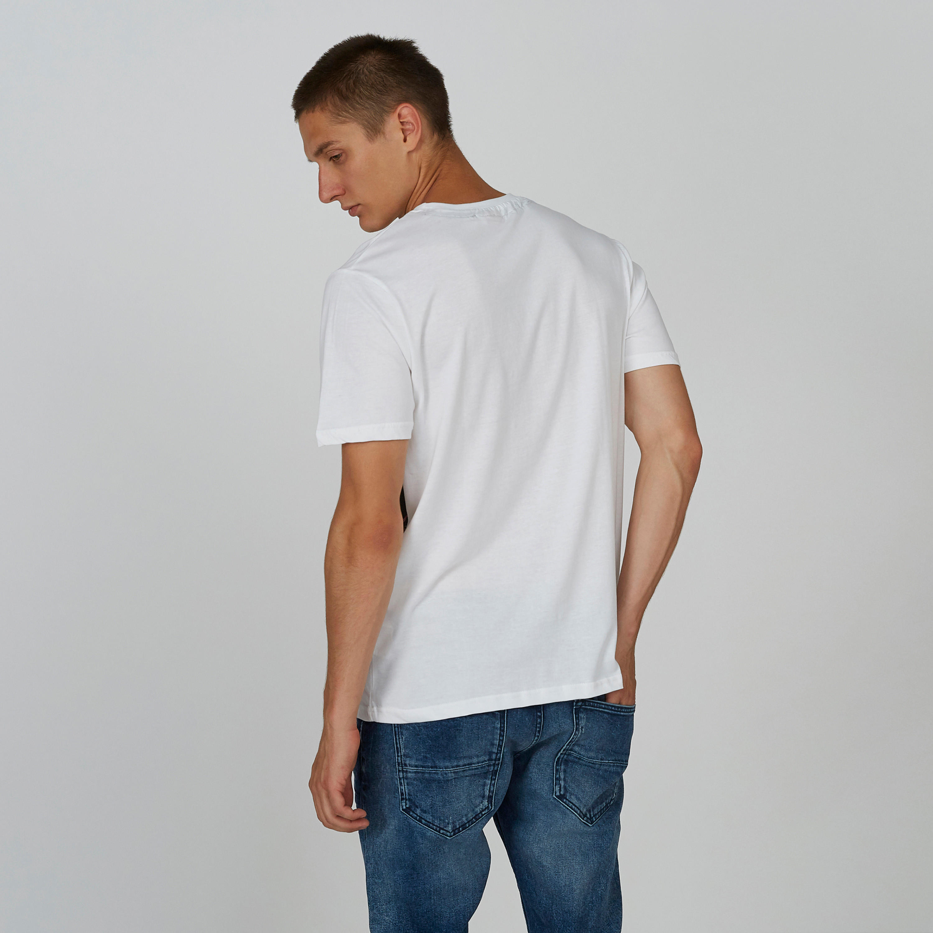 تيشيرت مستدام بقصّة سليم وياقة ضيّقة وطبعات سوبرمان-men-clothing-tshirtsandpolos-tshirts-image-2