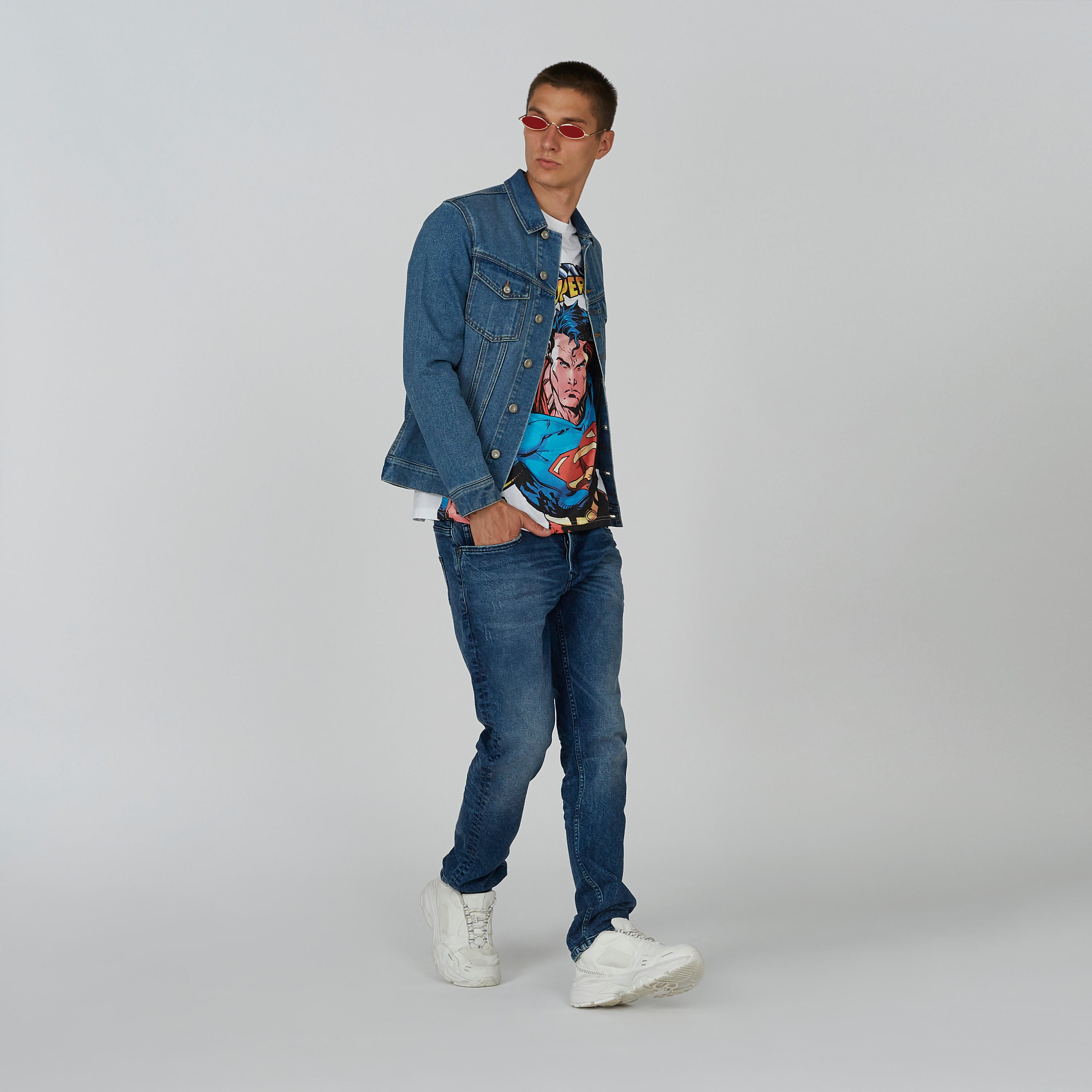تيشيرت مستدام بقصّة سليم وياقة ضيّقة وطبعات سوبرمان-men-clothing-tshirtsandpolos-tshirts-image-5