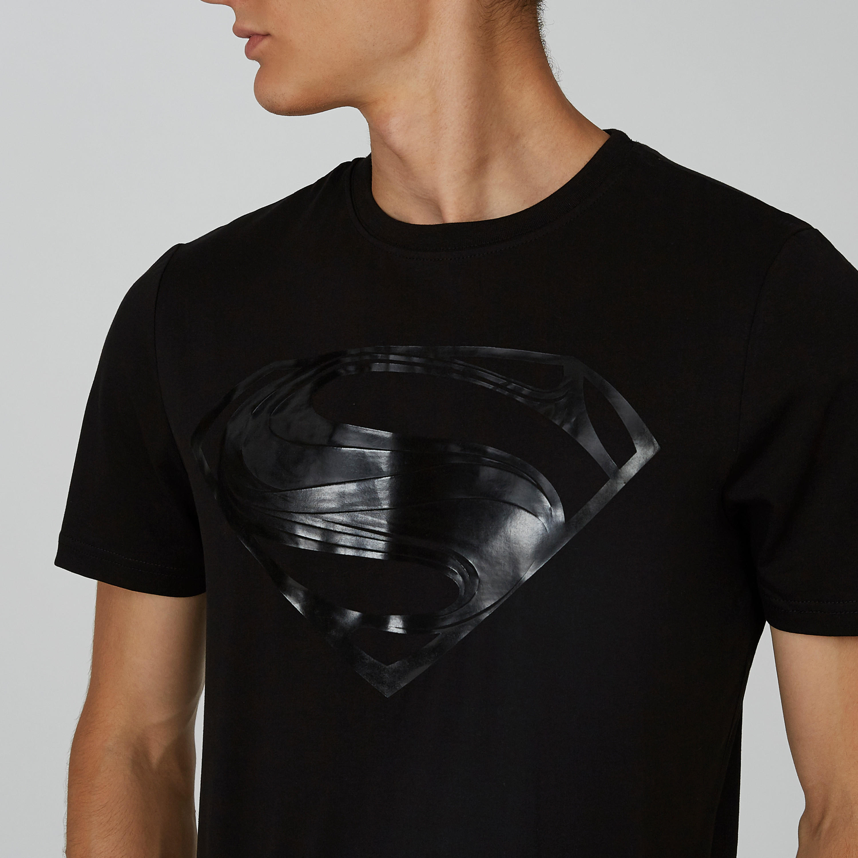 تيشيرت مستدام بقصّة سليم وياقة ضيّقة وطبعات سوبرمان -men-clothing-tshirtsandpolos-tshirts-image-4