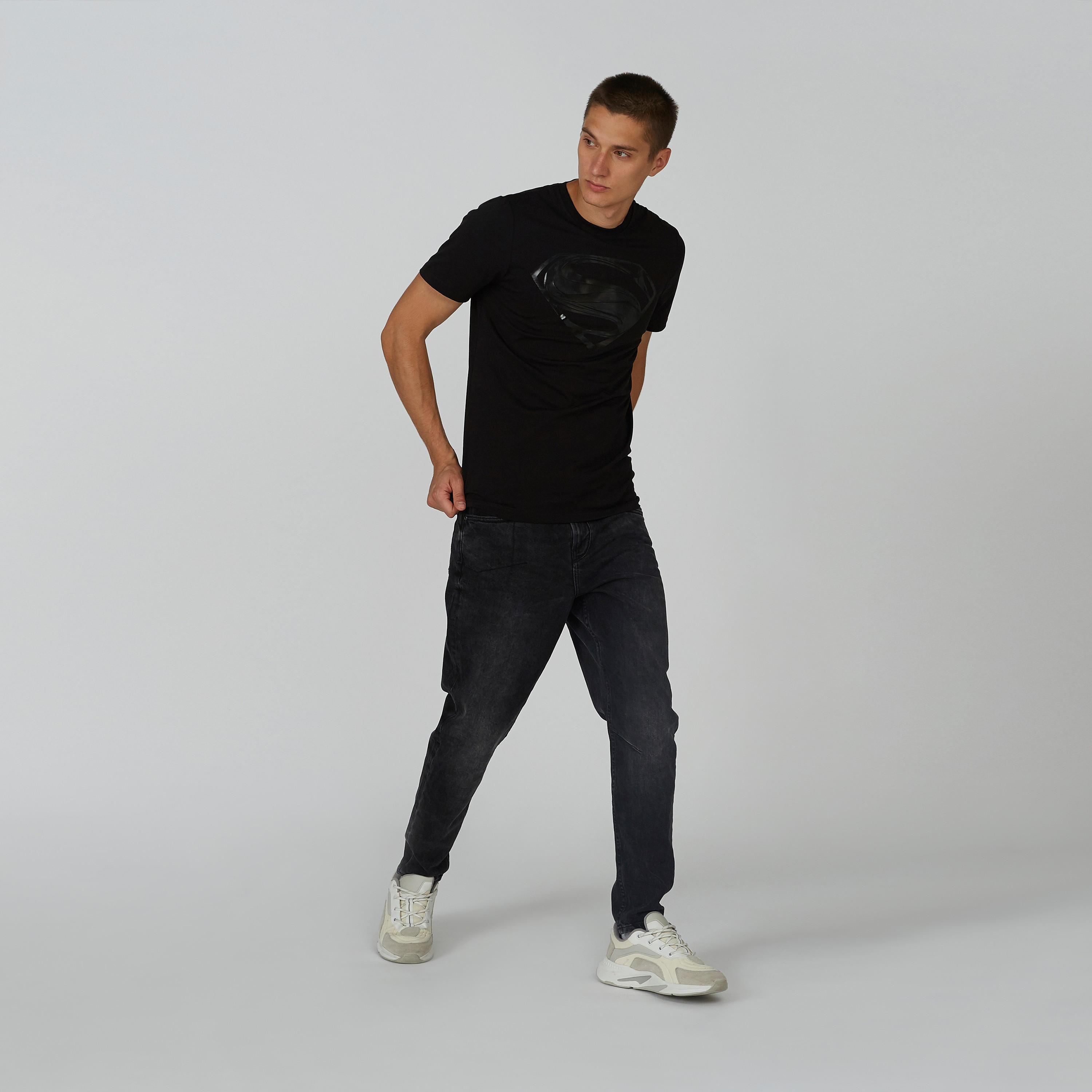 تيشيرت مستدام بقصّة سليم وياقة ضيّقة وطبعات سوبرمان -men-clothing-tshirtsandpolos-tshirts-image-5