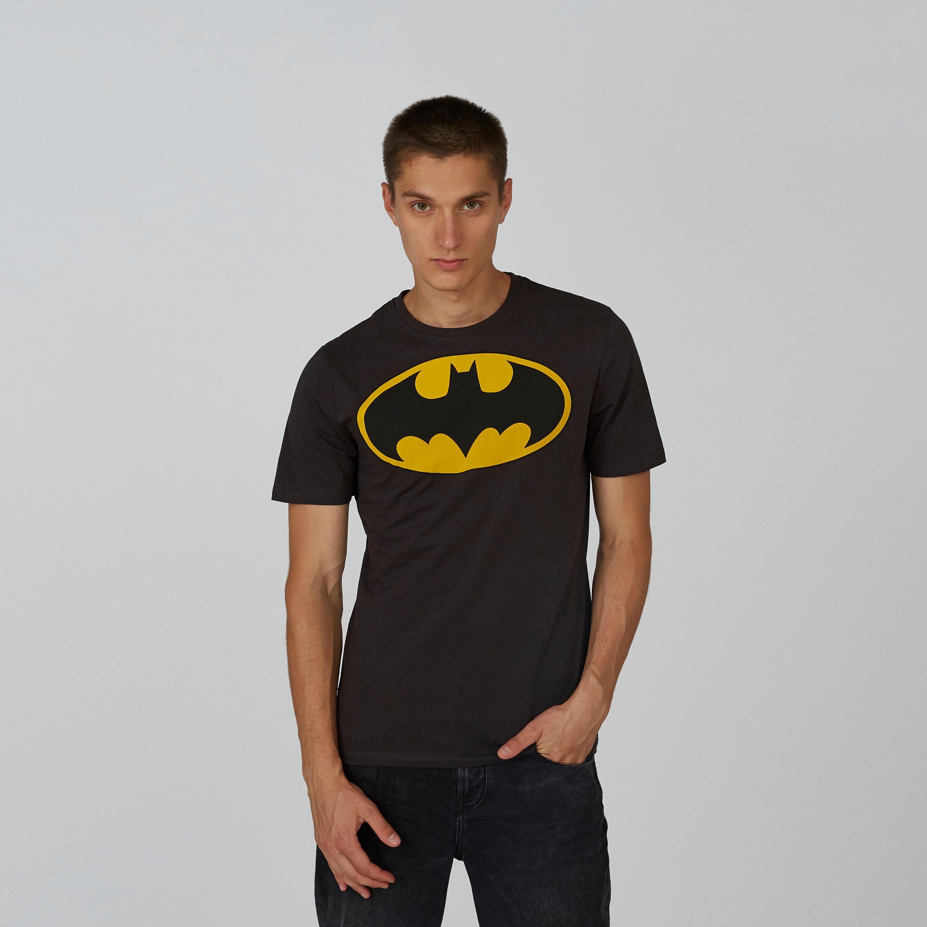 تيشيرت مستدام سليم بياقة ضيّقة وطبعات باتمان-men-clothing-tshirtsandpolos-tshirts-image-1