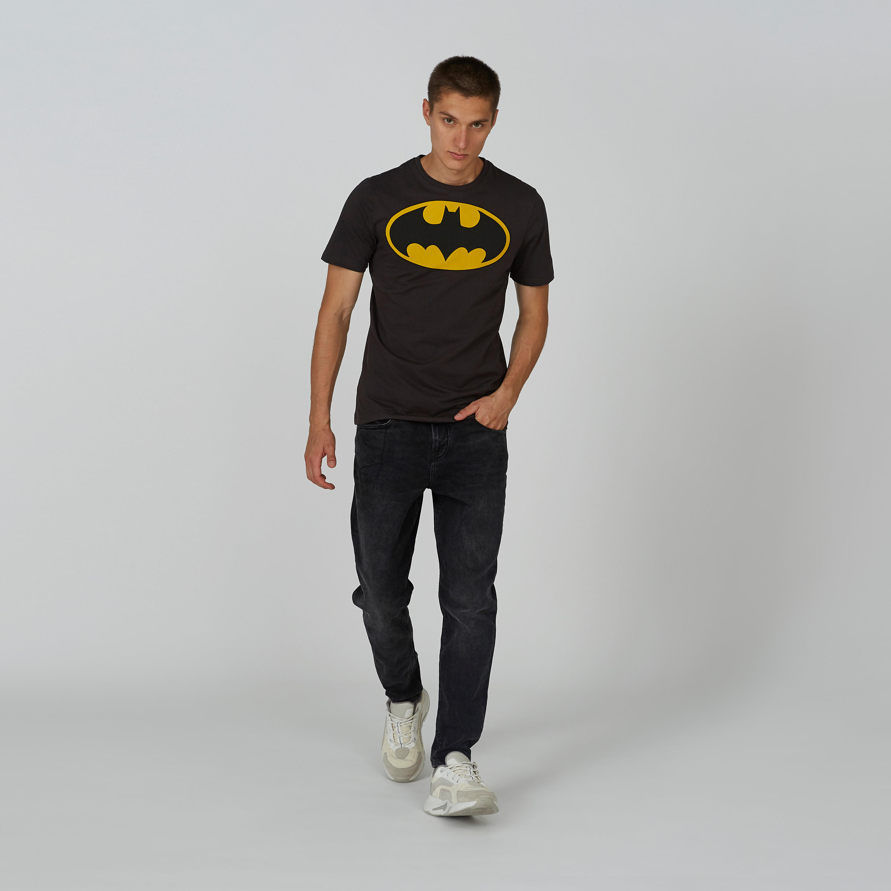 تيشيرت مستدام سليم بياقة ضيّقة وطبعات باتمان-men-clothing-tshirtsandpolos-tshirts-image-2