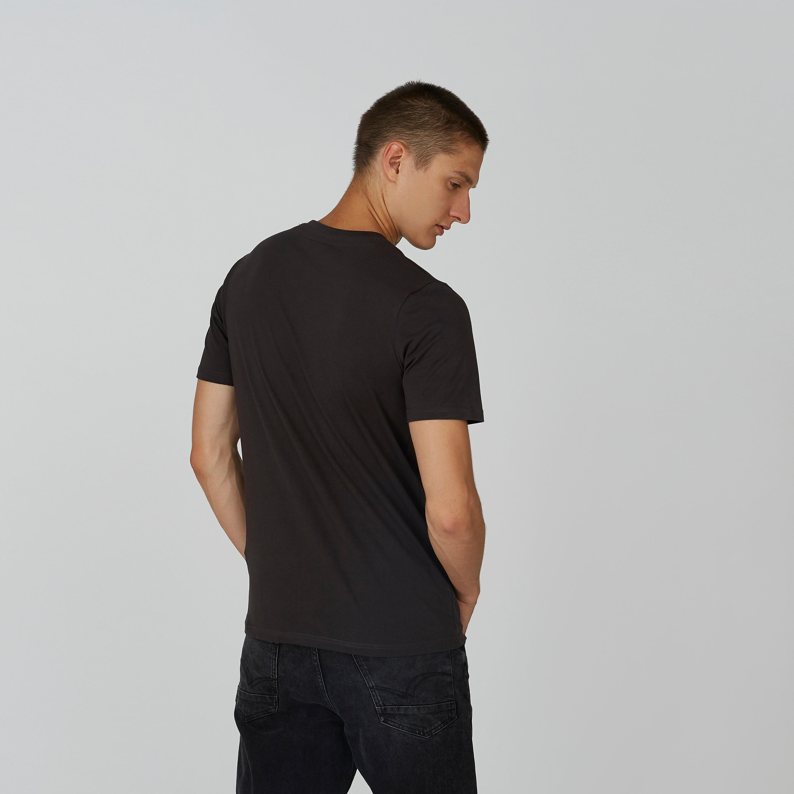تيشيرت مستدام سليم بياقة ضيّقة وطبعات باتمان-men-clothing-tshirtsandpolos-tshirts-image-3