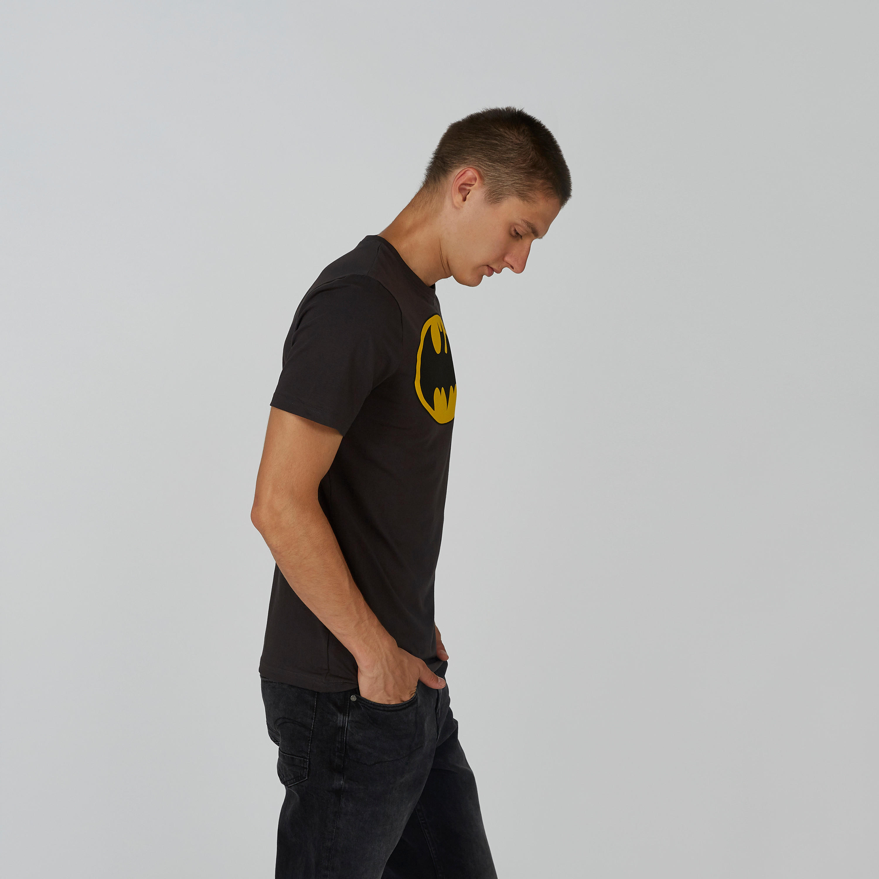 تيشيرت مستدام سليم بياقة ضيّقة وطبعات باتمان-men-clothing-tshirtsandpolos-tshirts-image-4