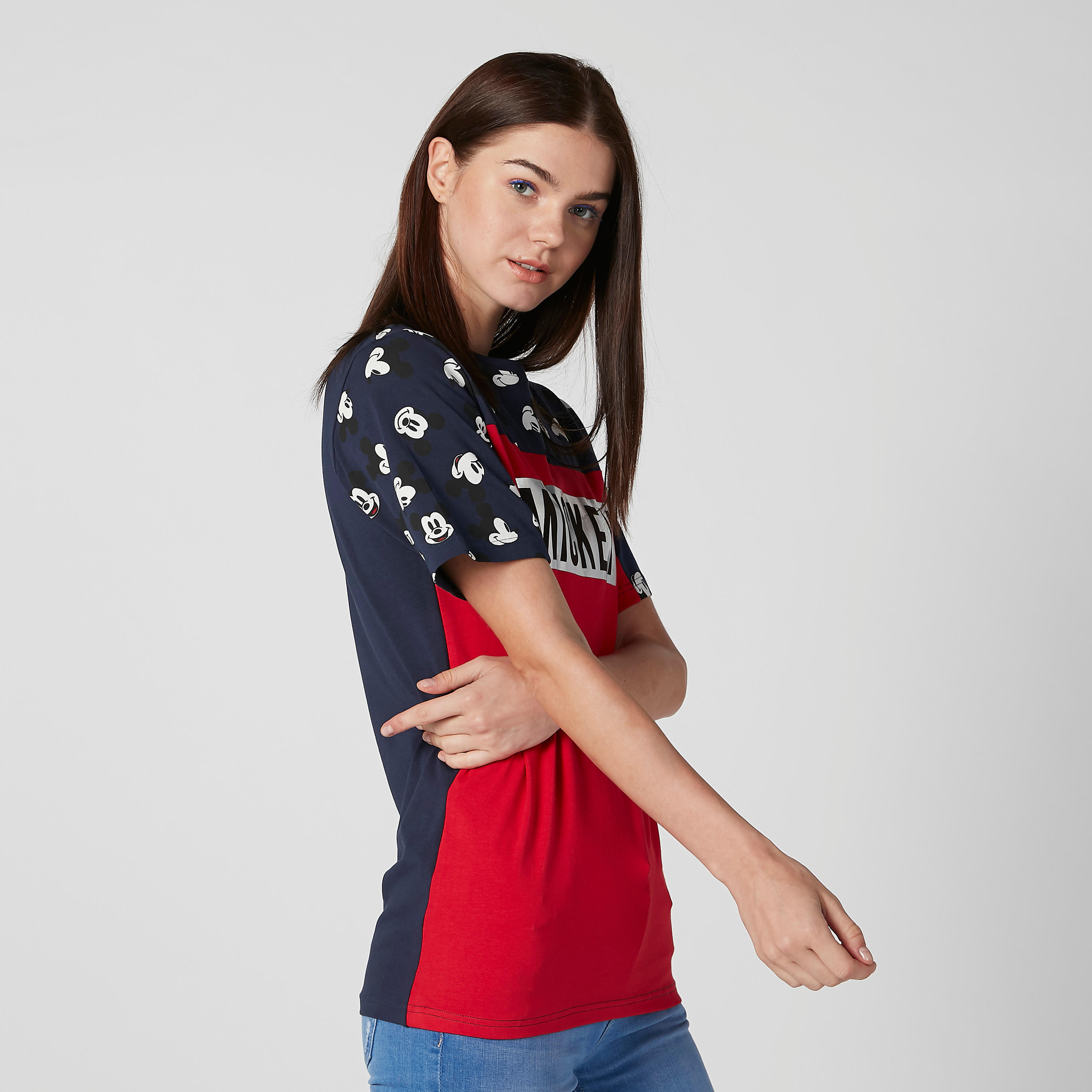 تيشيرت بياقة مستديرة وأكمام قصيرة وطبعات ميكي ماوس-women-clothing-tshirts-image-1