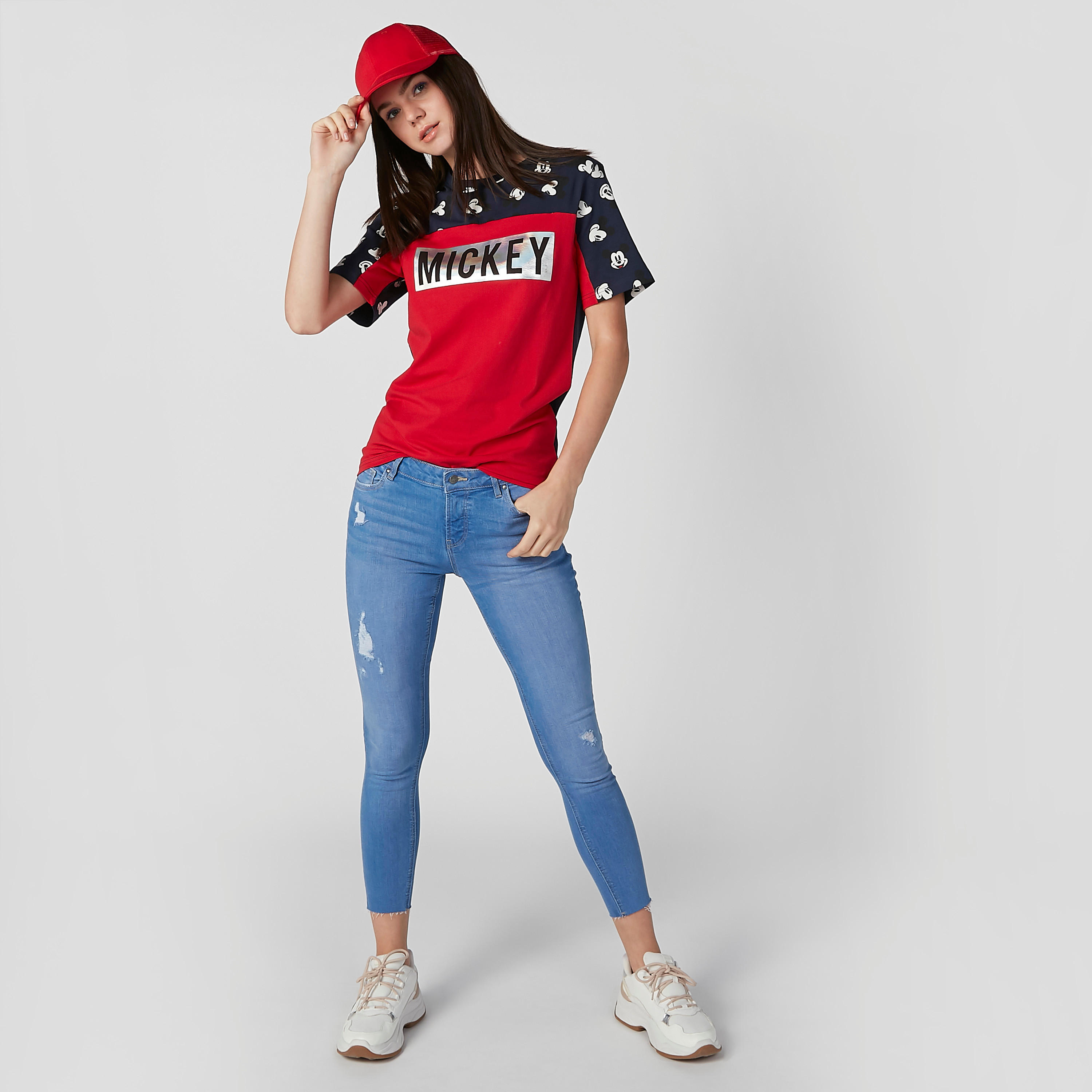 تيشيرت بياقة مستديرة وأكمام قصيرة وطبعات ميكي ماوس-women-clothing-tshirts-image-2