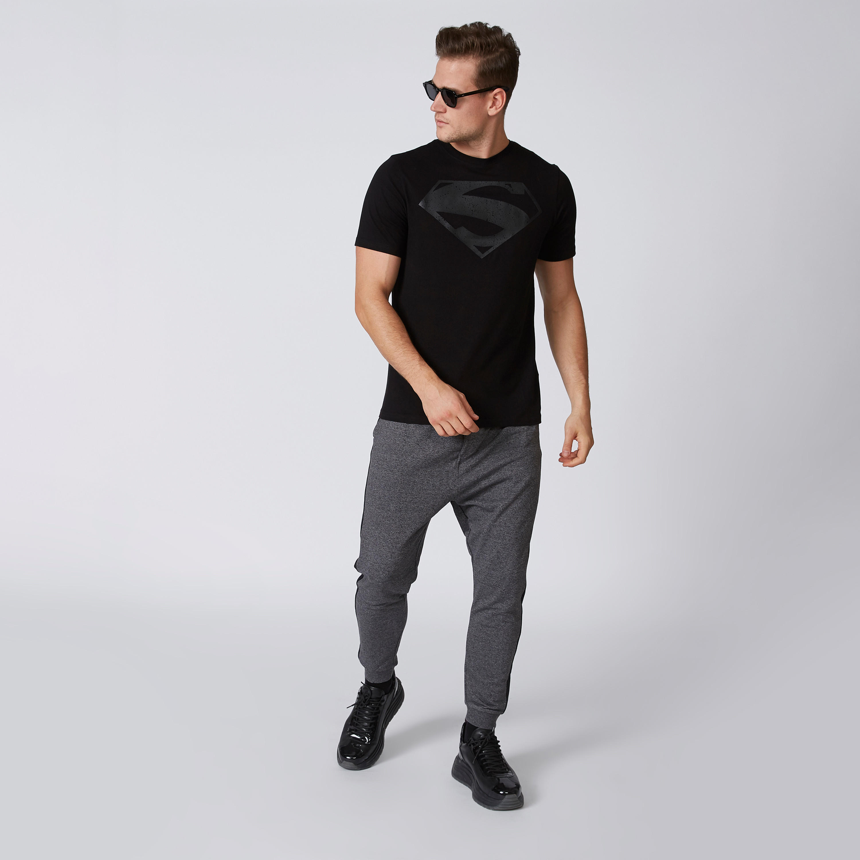 تيشيرت مستدام سليم بياقة مستديرة وطبعات سوبرمان -men-clothing-tshirtsandpolos-tshirts-image-3