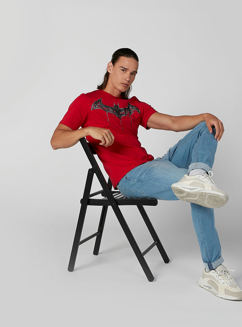تيشيرت مستدام بياقة ضيّقة وأكمام قصيرة وطبعات باتمان -men-clothing-tshirtsandpolos-tshirts-image-2