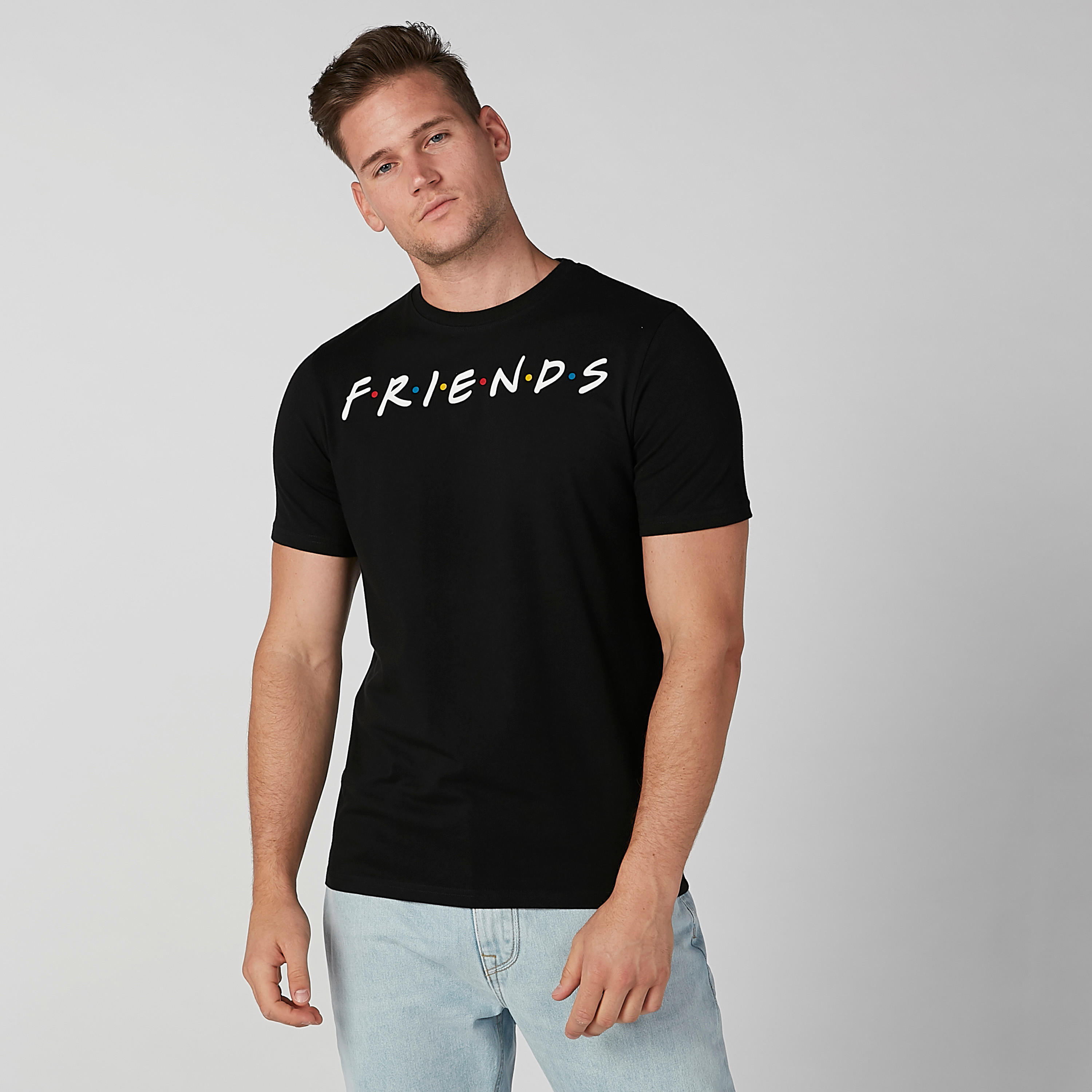 تيشيرت مستدام بقصّة سليم وياقة ضيّقة وطبعات فريندز -men-clothing-tshirtsandpolos-tshirts-image-4