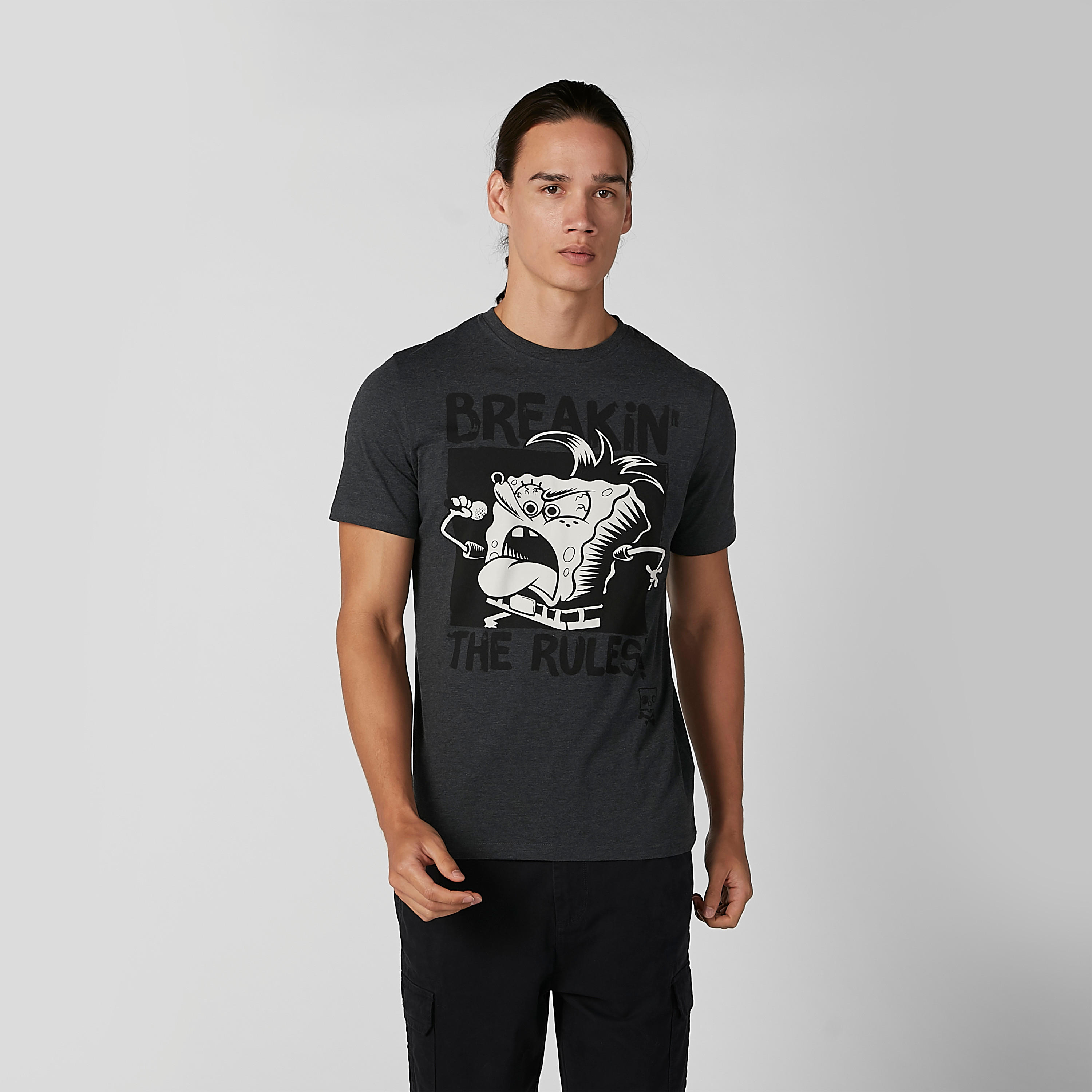 تيشيرت مستدام سليم بياقة ضيّقة وطبعات جرافيك-men-clothing-tshirtsandpolos-tshirts-image-4