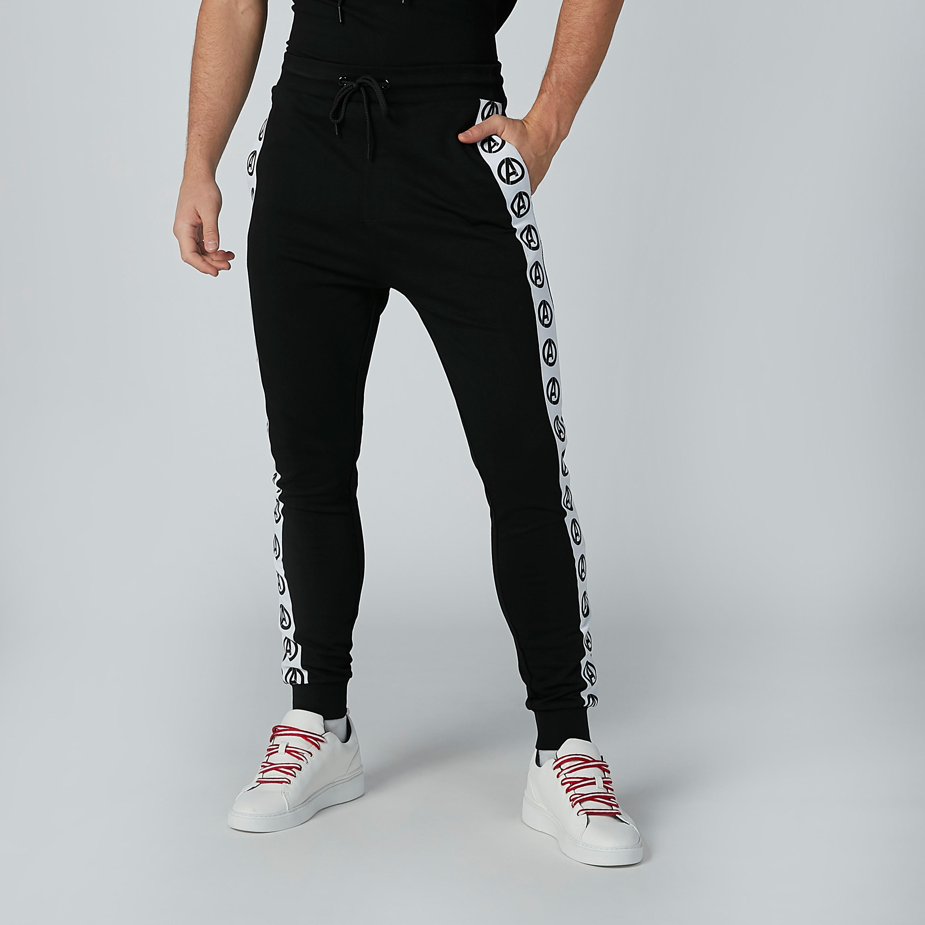 بنطلون رياضي مستدام بقصّة سليم وجيوب وطبعات افنجرز-men-clothing-bottoms-joggers-image-1