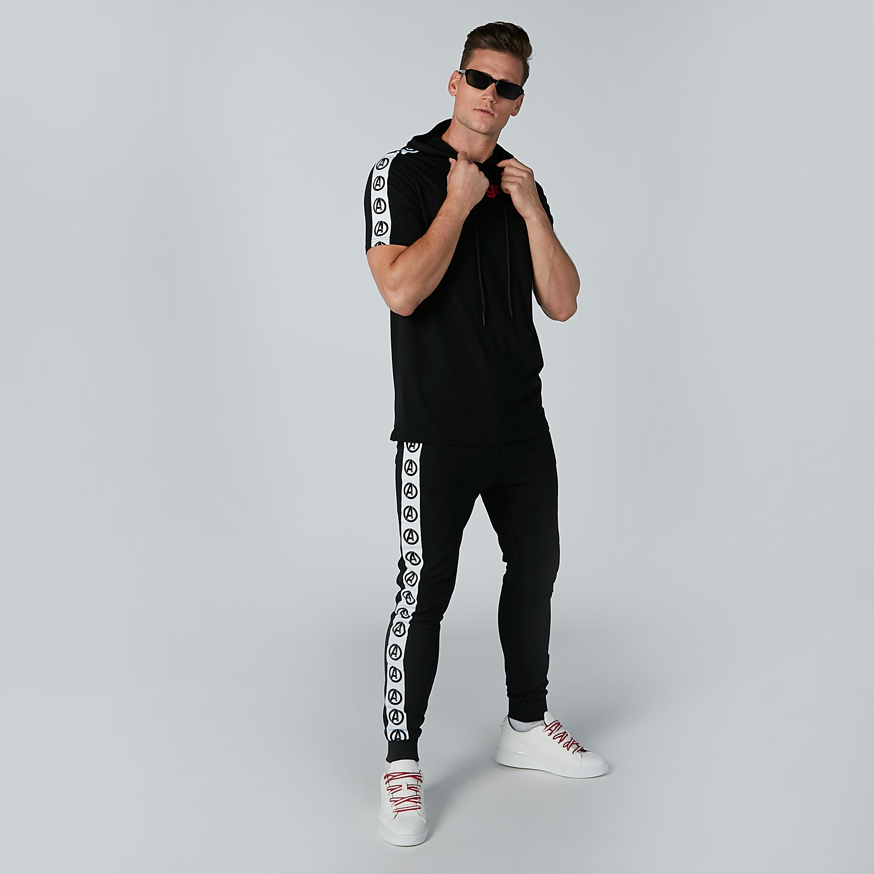بنطلون رياضي مستدام بقصّة سليم وجيوب وطبعات افنجرز-men-clothing-bottoms-joggers-image-2