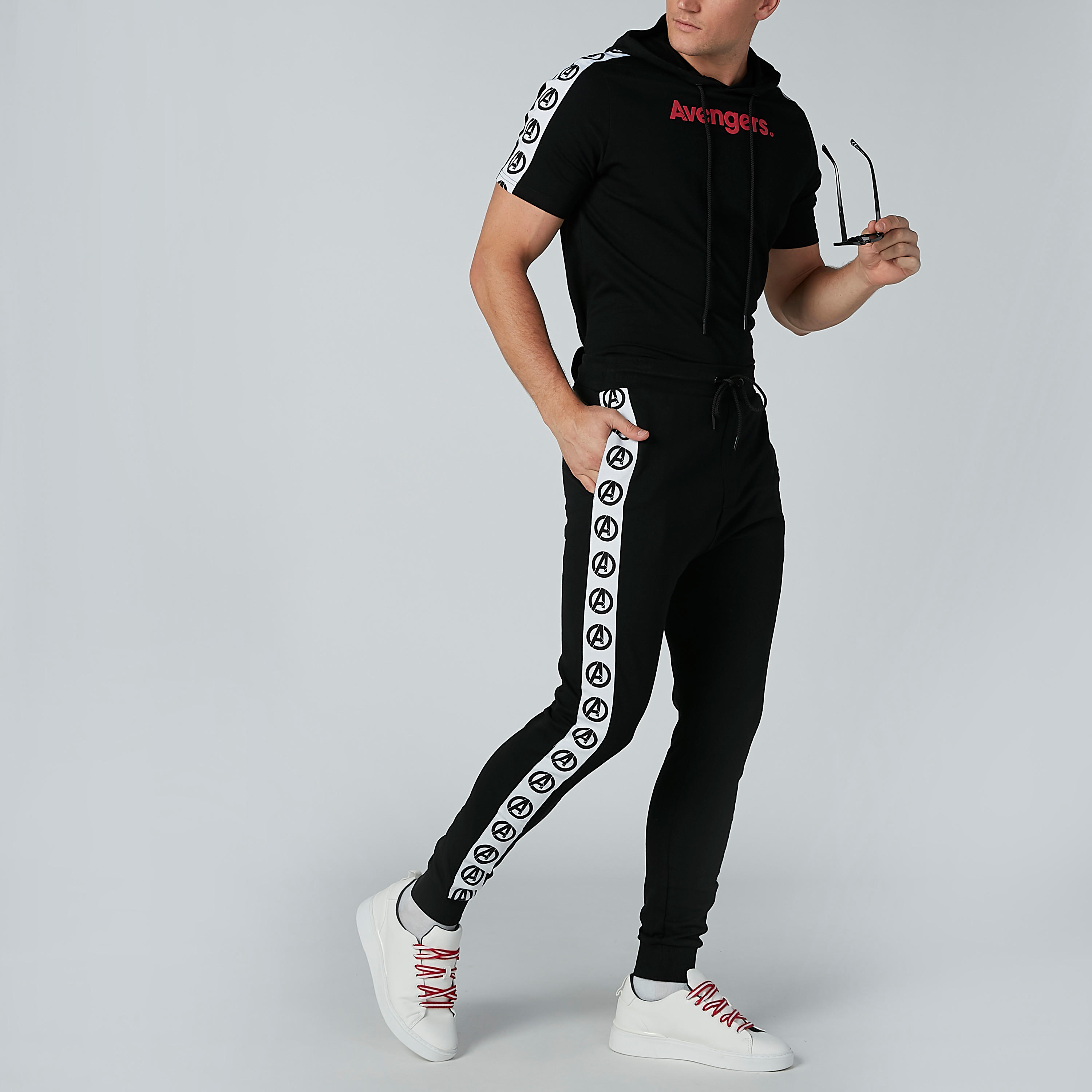 بنطلون رياضي مستدام بقصّة سليم وجيوب وطبعات افنجرز-men-clothing-bottoms-joggers-image-3