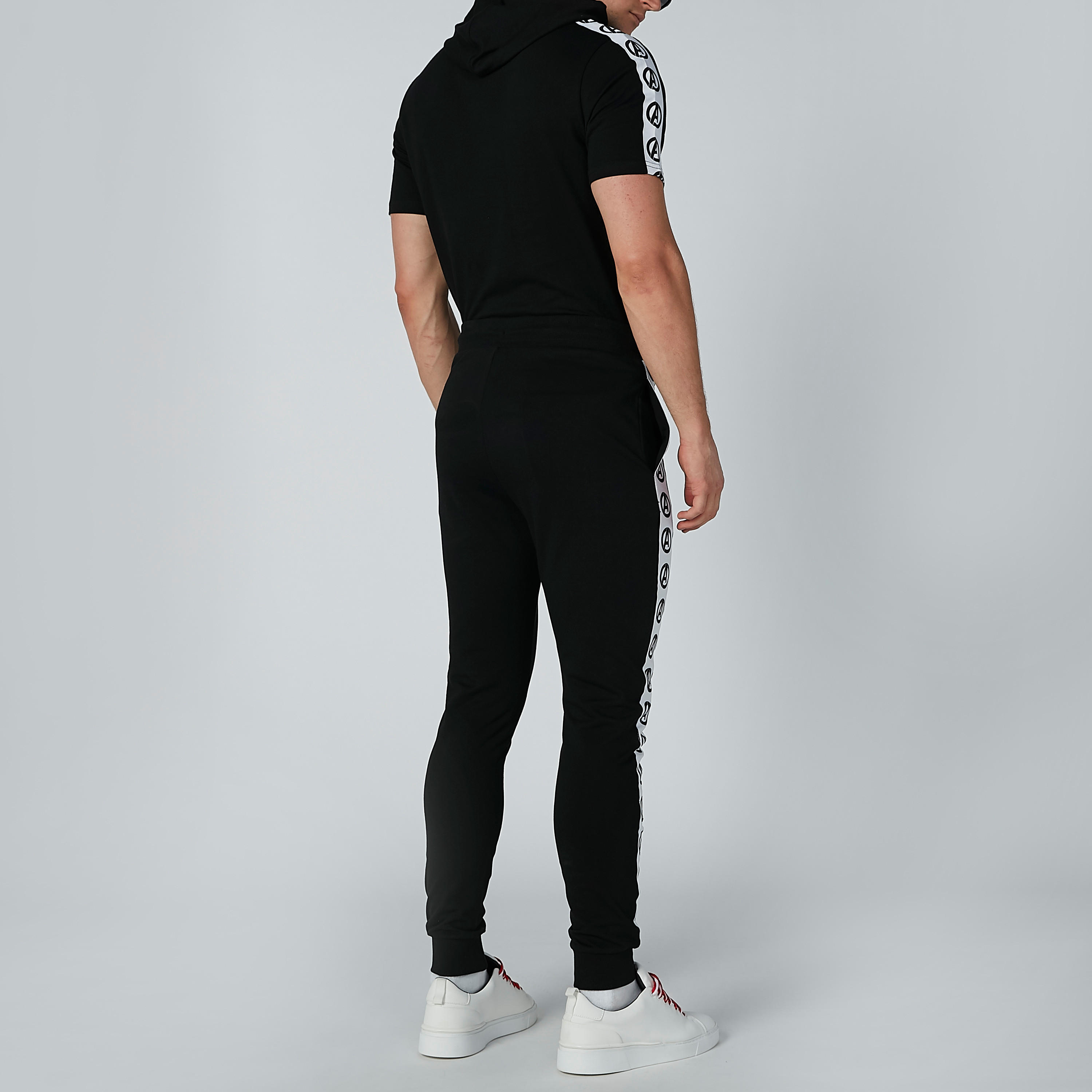 بنطلون رياضي مستدام بقصّة سليم وجيوب وطبعات افنجرز-men-clothing-bottoms-joggers-image-4
