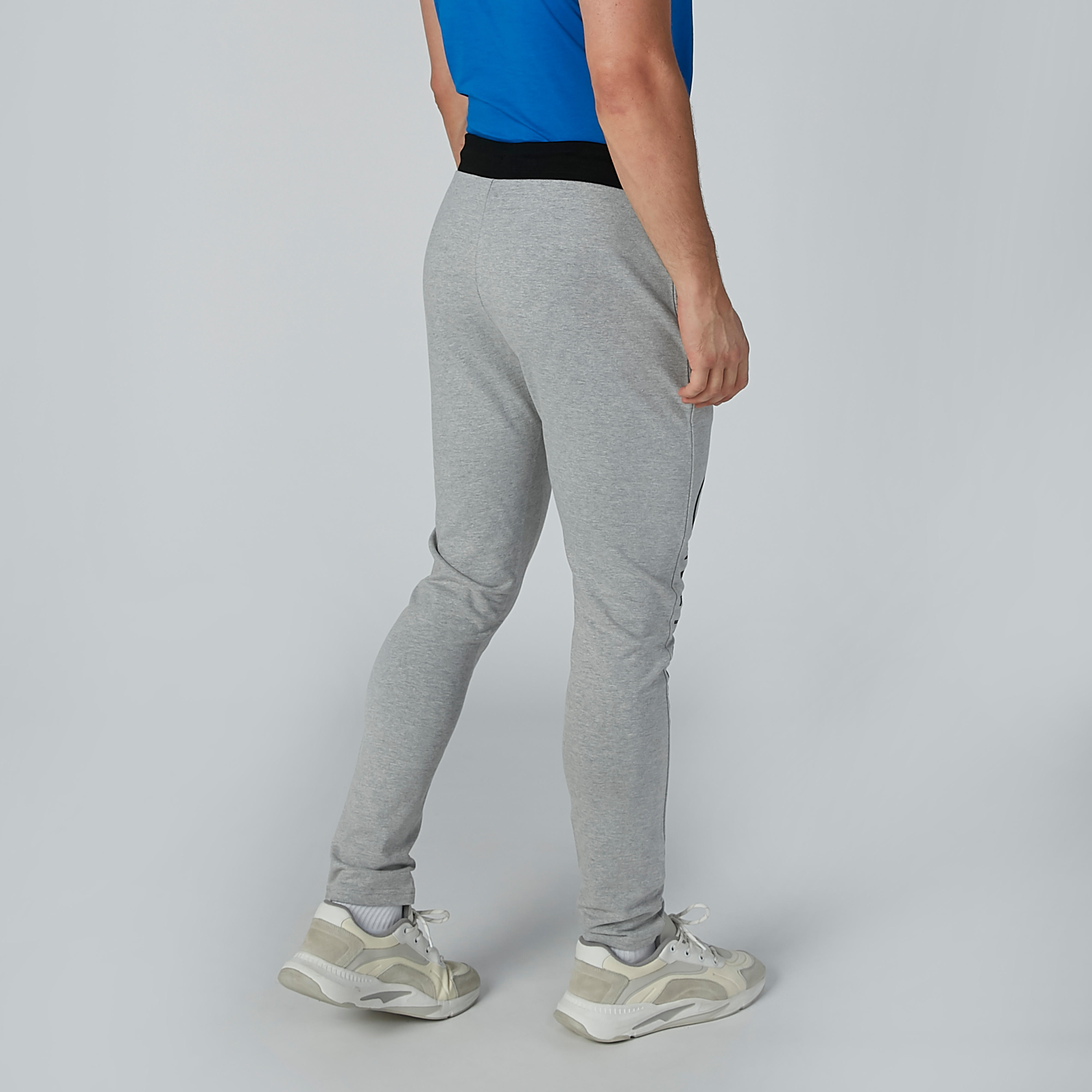 بنطلون رياضي مستدام بقصّة سليم وخصر متوسط الارتفاع وجيوب وطبعات-men-clothing-bottoms-trousersandchinos-trousers-image-4