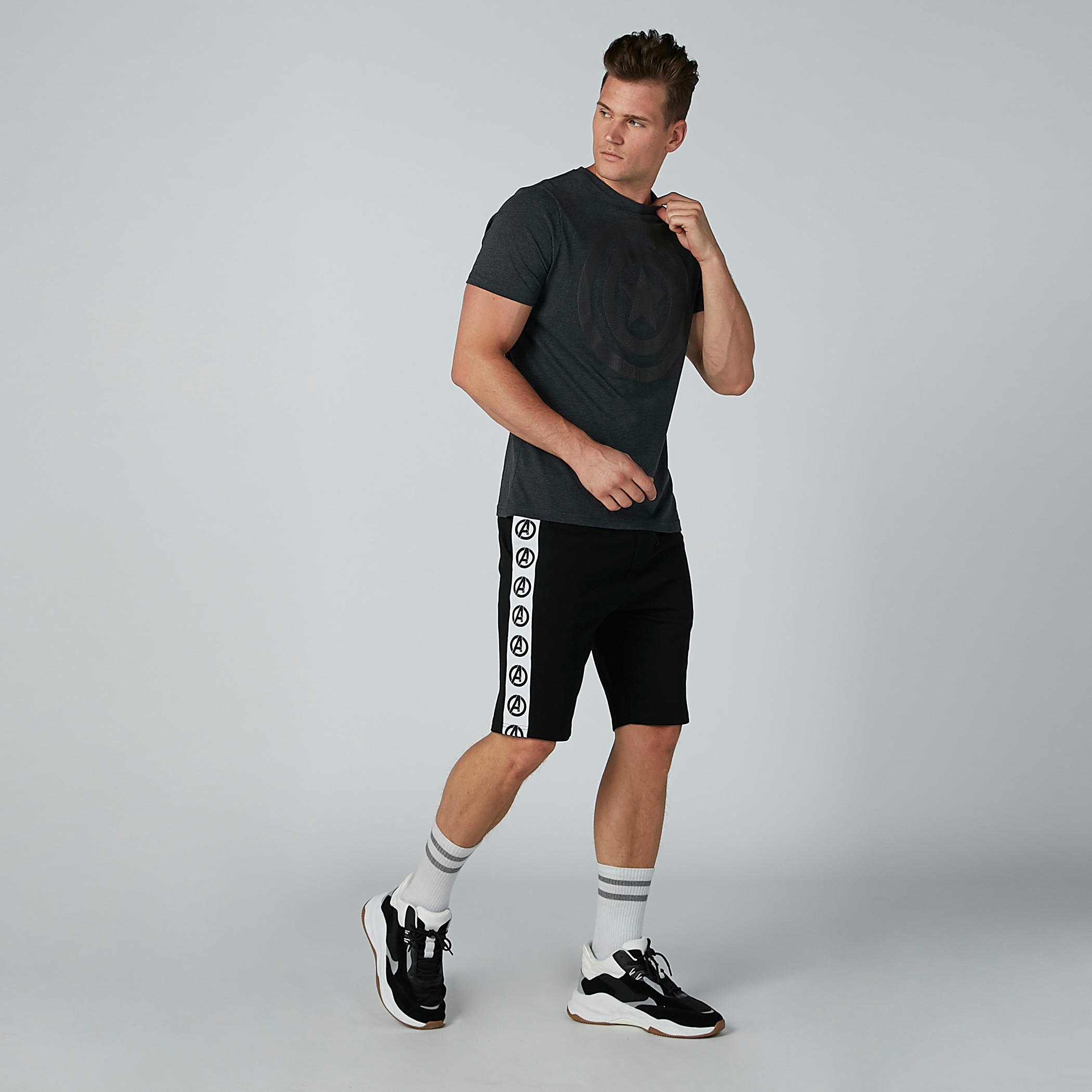 شورت مستدام برباط وشريطة وطبعات أفينجرز -men-clothing-bottoms-shorts-image-4