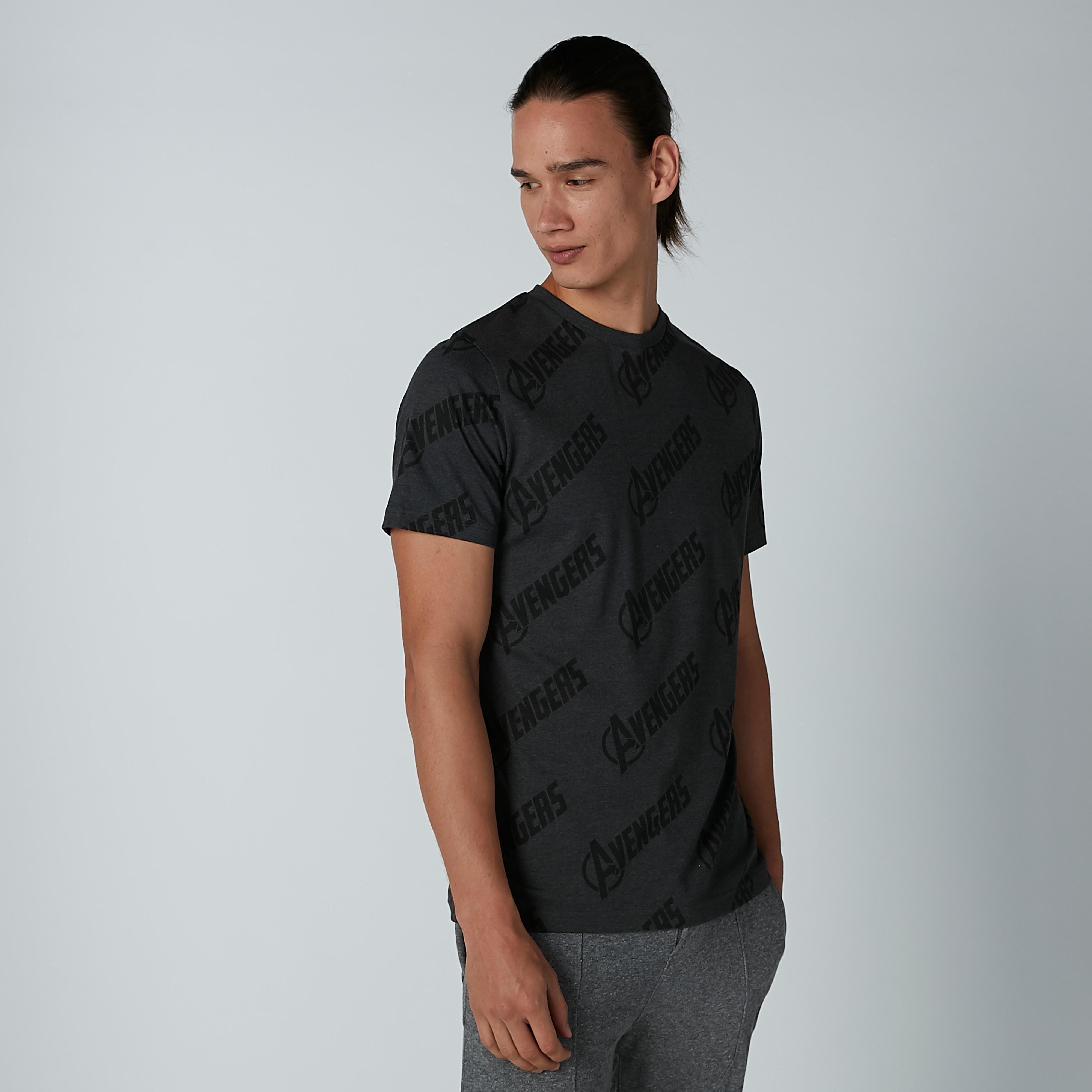 تيشيرت مستدام بقصّة سليم وياقة ضيّقة وطبعات أفينجرز -men-clothing-tshirtsandpolos-tshirts-image-3