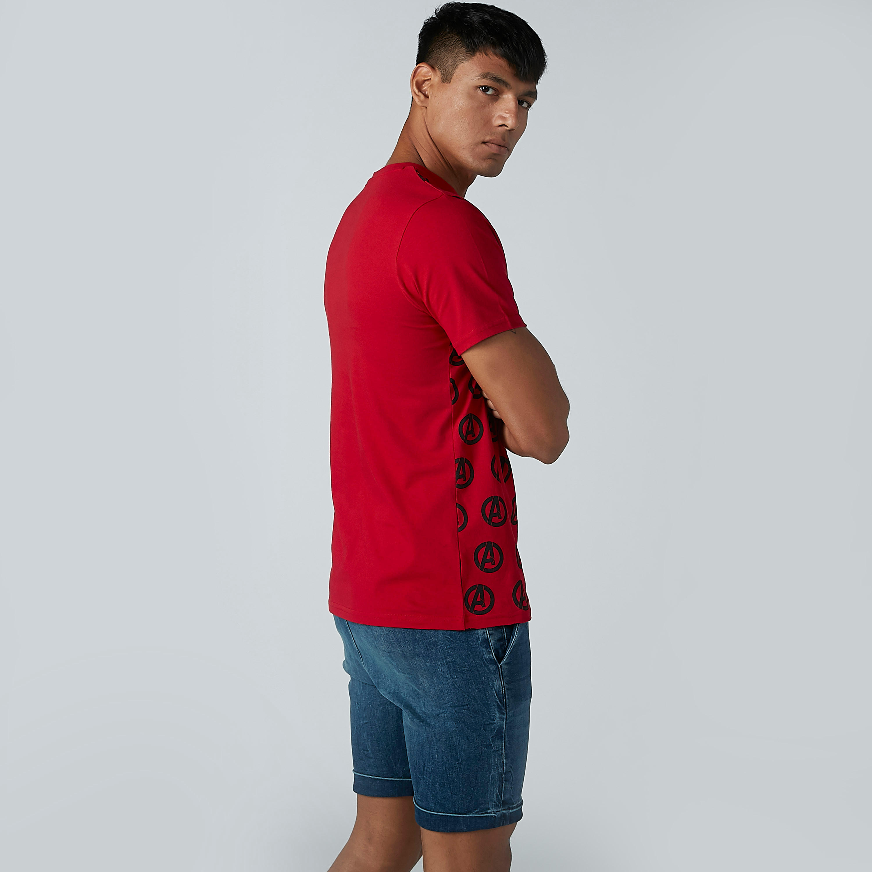 تيشيرت مستدام سليم بياقة ضيّقة وطبعات أفينجرز -men-clothing-tshirtsandpolos-tshirts-image-3