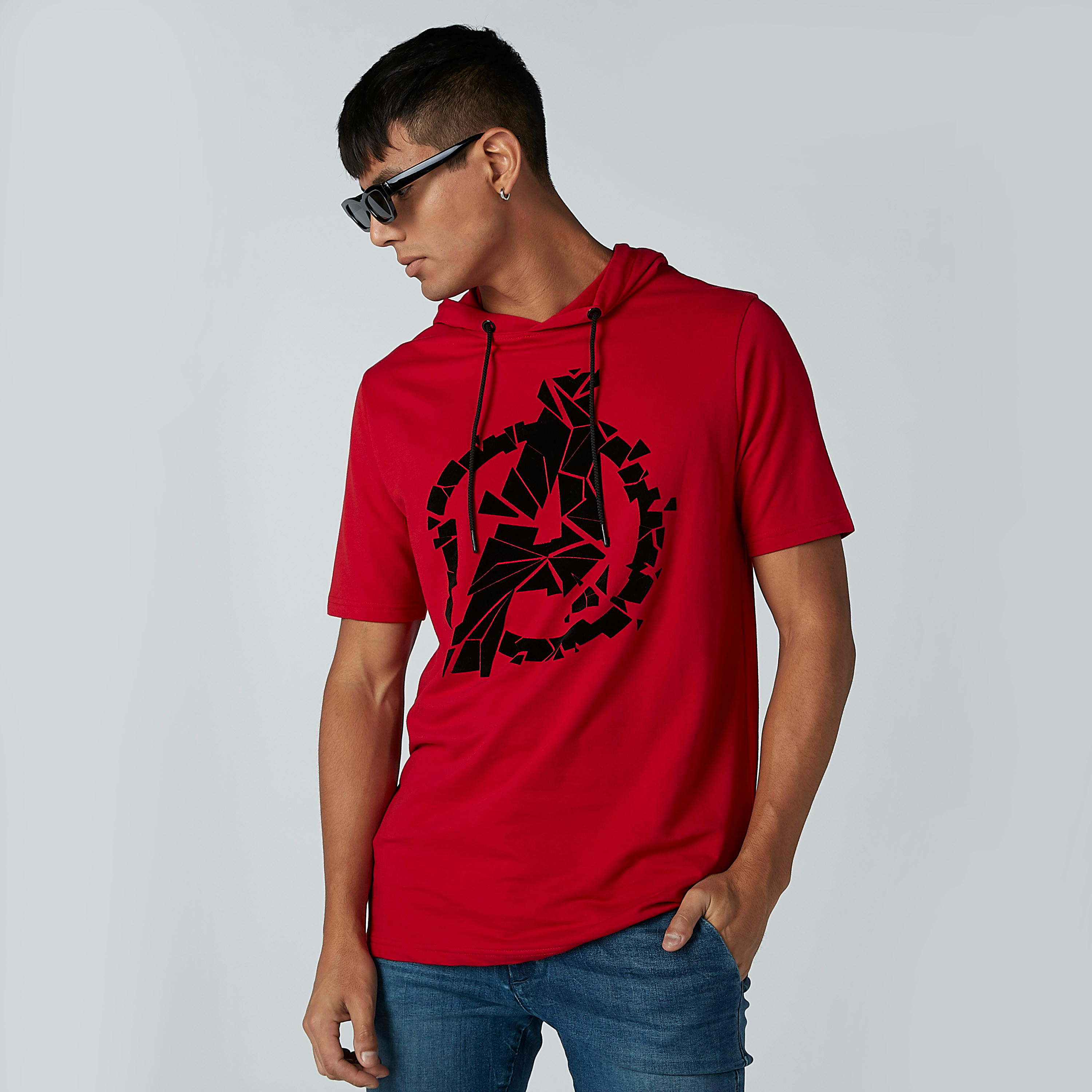 تيشيرت مستدام سليم بقبّعة وطبعات أفينجرز -men-clothing-tshirtsandpolos-tshirts-image-1