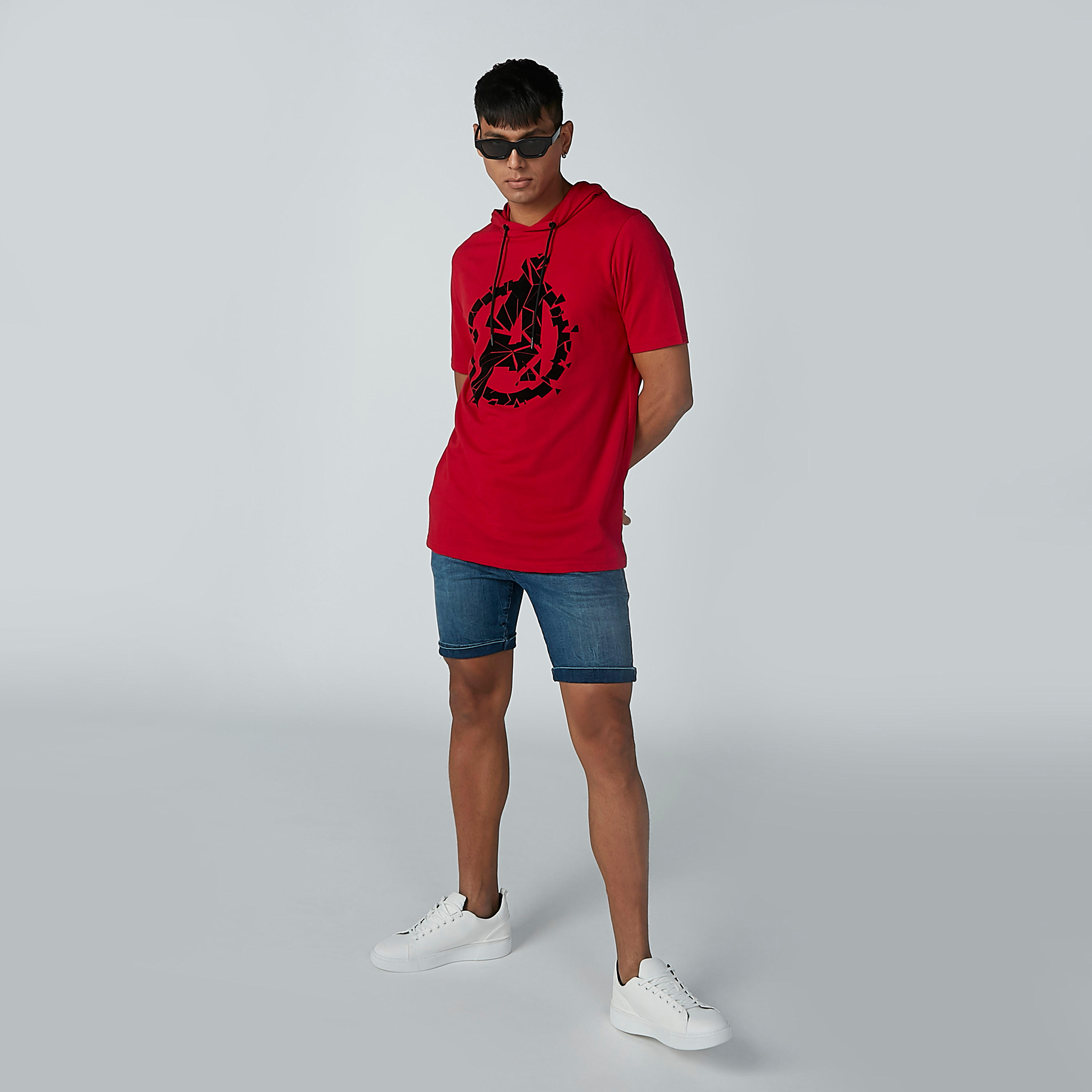 تيشيرت مستدام سليم بقبّعة وطبعات أفينجرز -men-clothing-tshirtsandpolos-tshirts-image-2