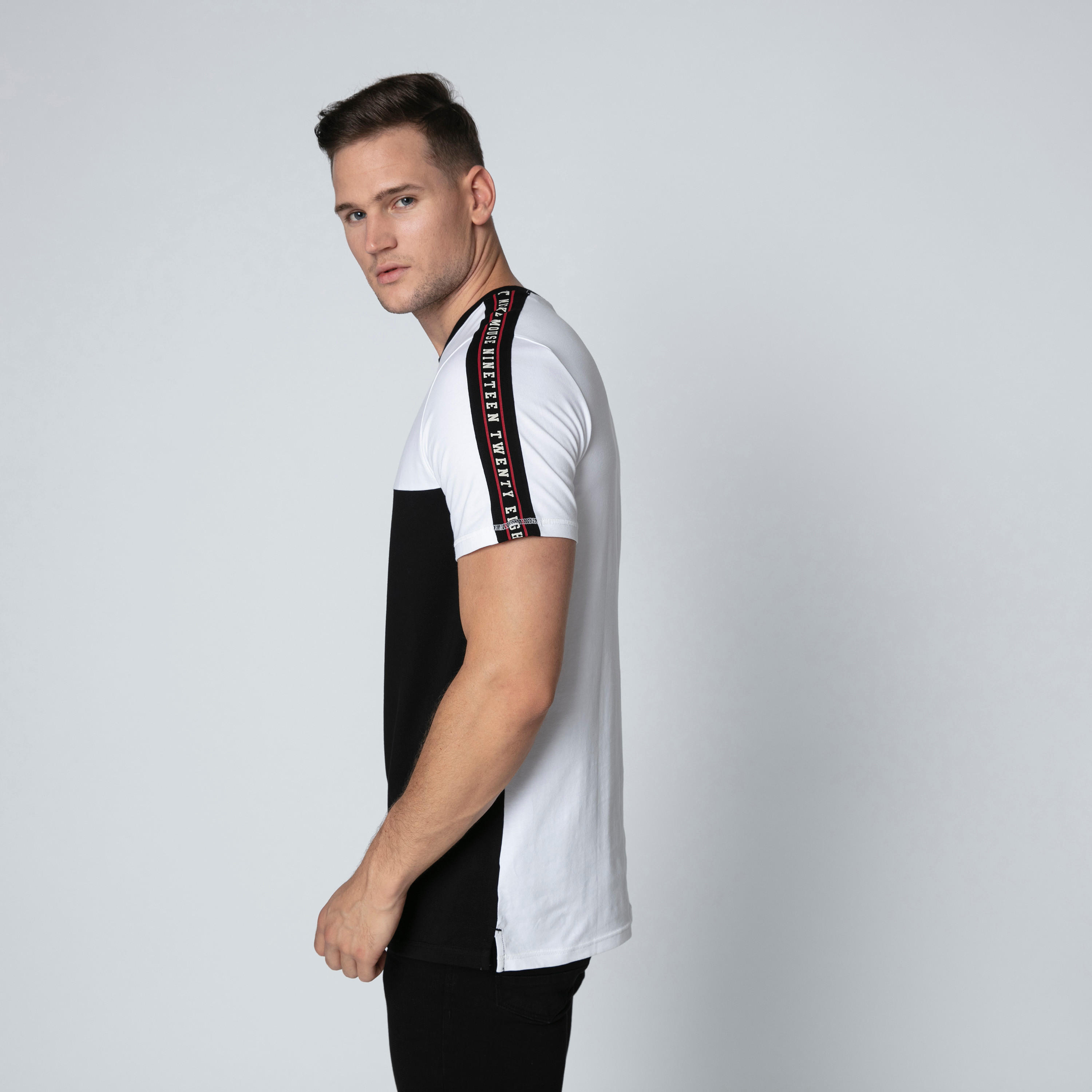 تيشيرت مستدام سليم بياقة مستديرة وطبعات ميكي ماوس -men-clothing-tshirtsandpolos-tshirts-image-1